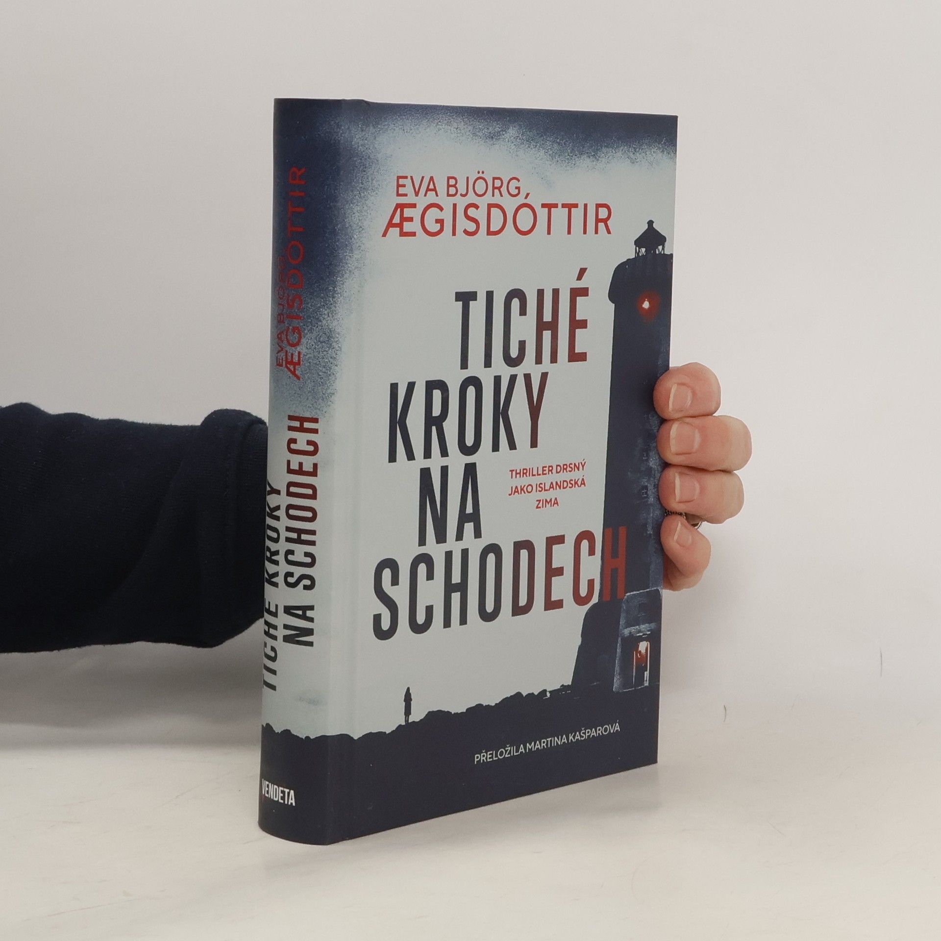 Tiché kroky na schodech