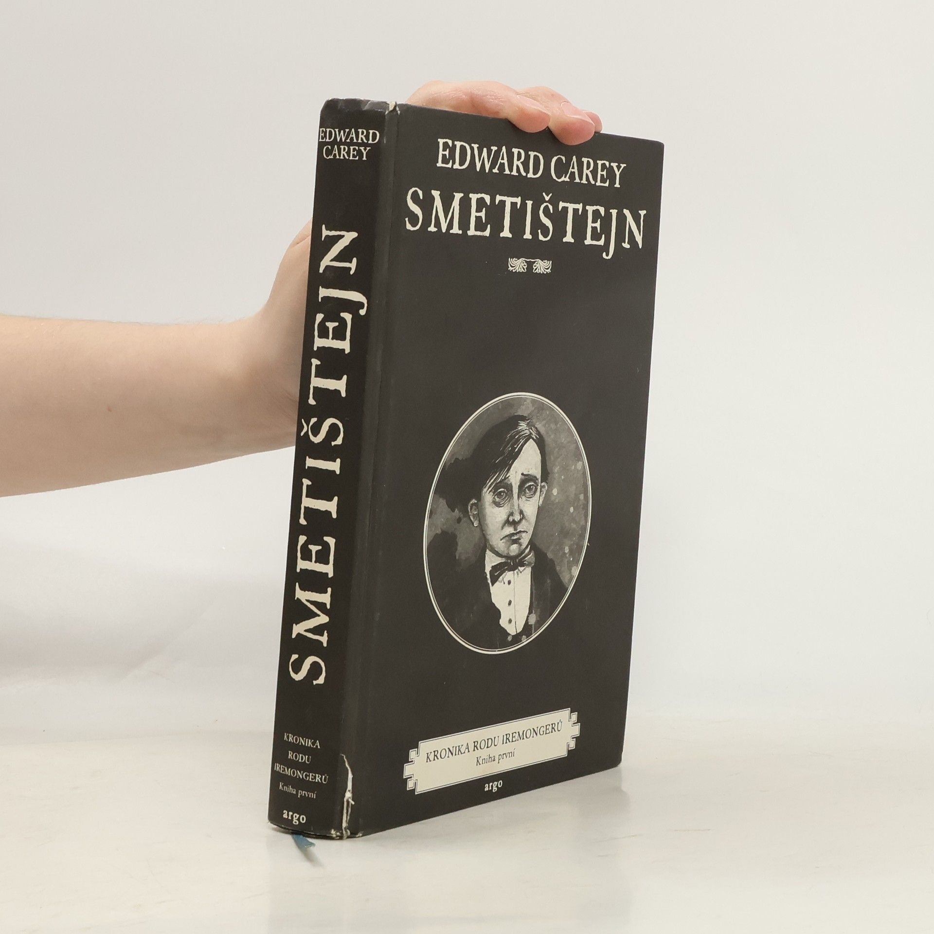 Edward Carey Kronika rodu Iremongerů. Kniha první, Smetištejn