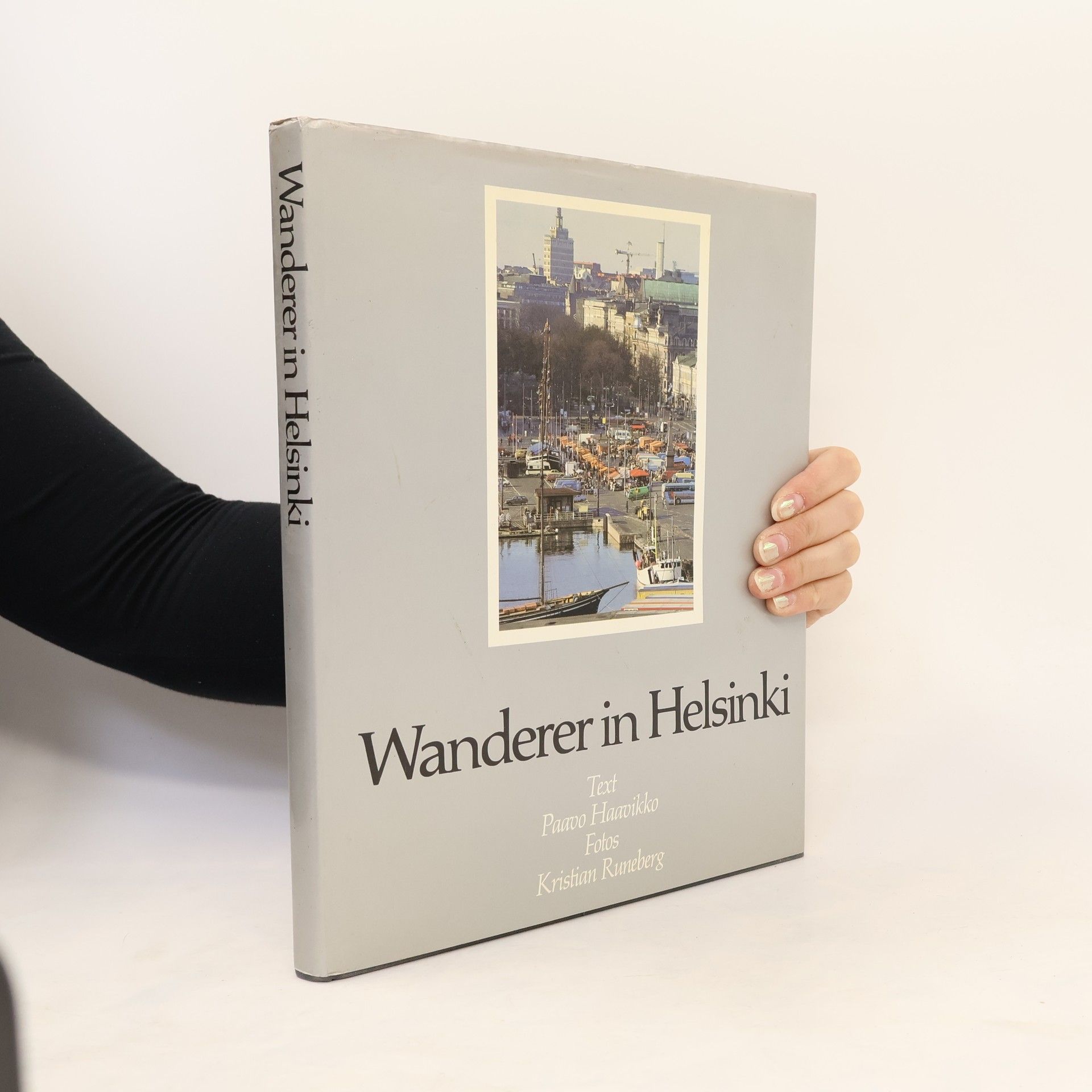 Paavo Haavikko Wanderer in Helsinki