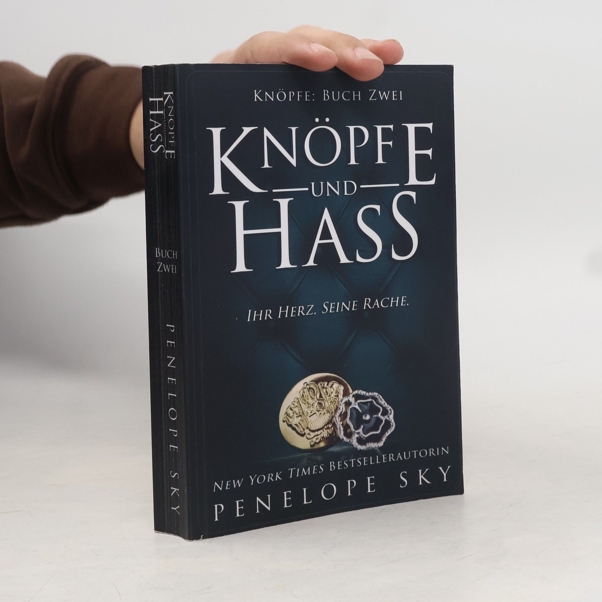 Penelope Sky Knöpfe und Hass