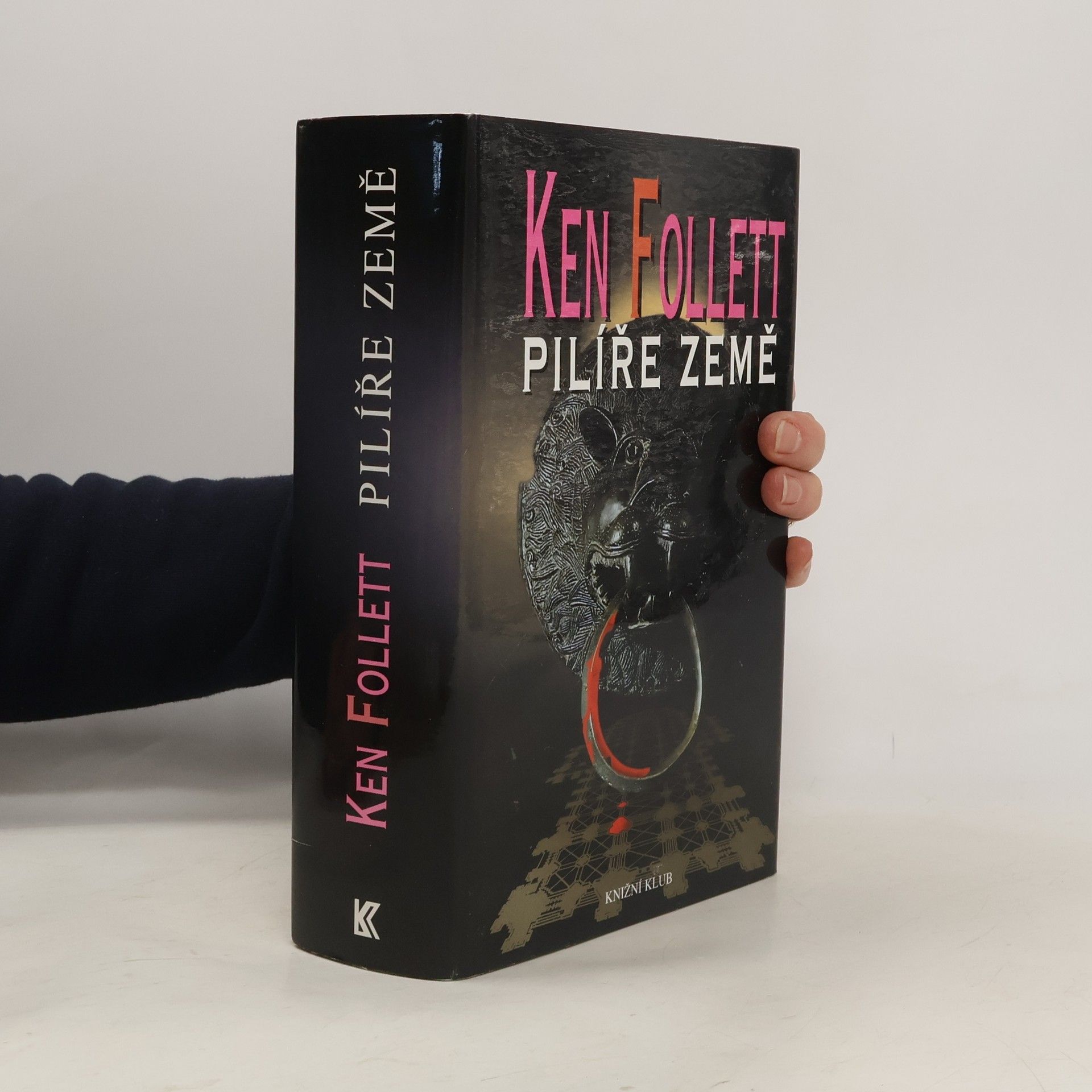 Ken Follett Pilíře země