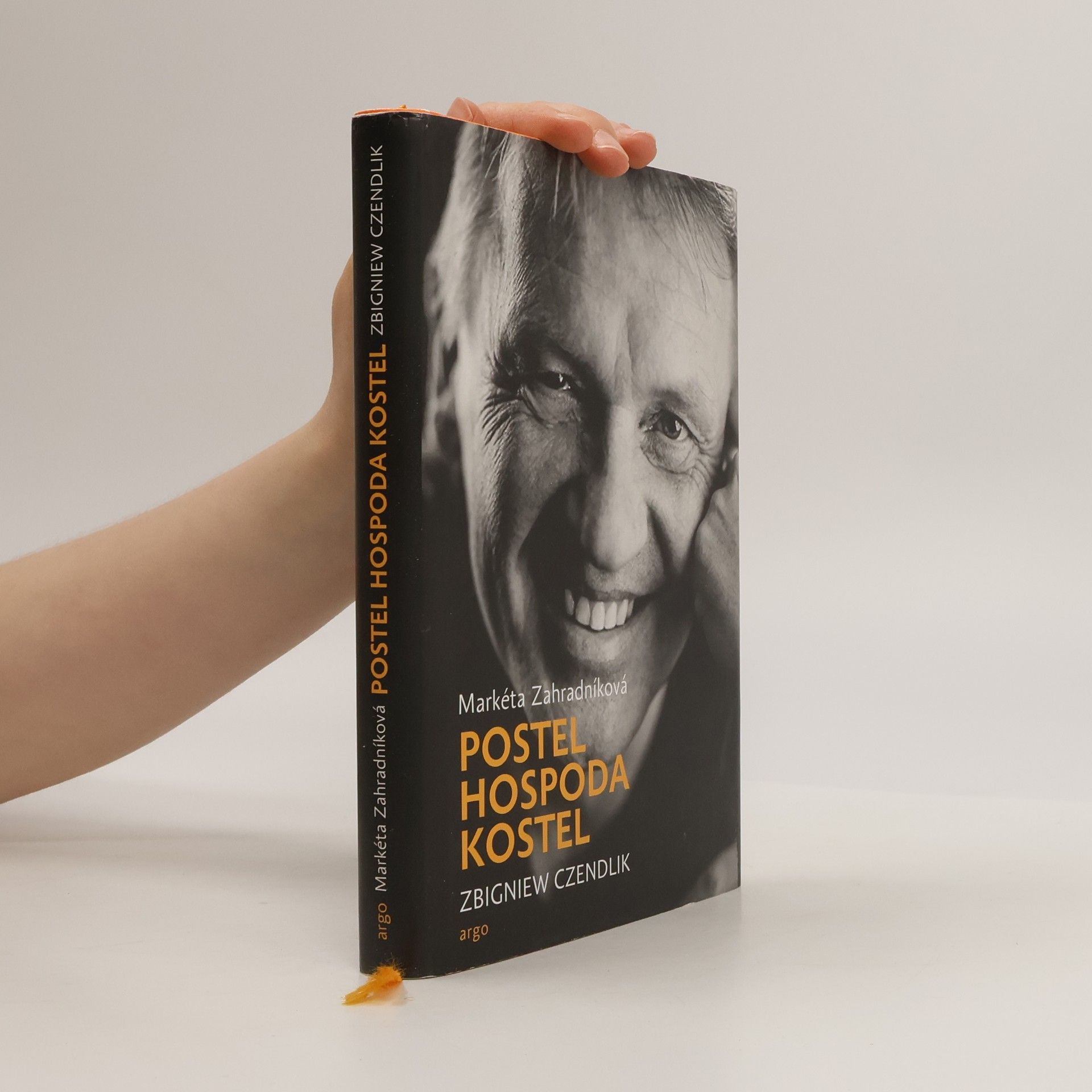 Zbigniew Czendlik Postel, hospoda, kostel