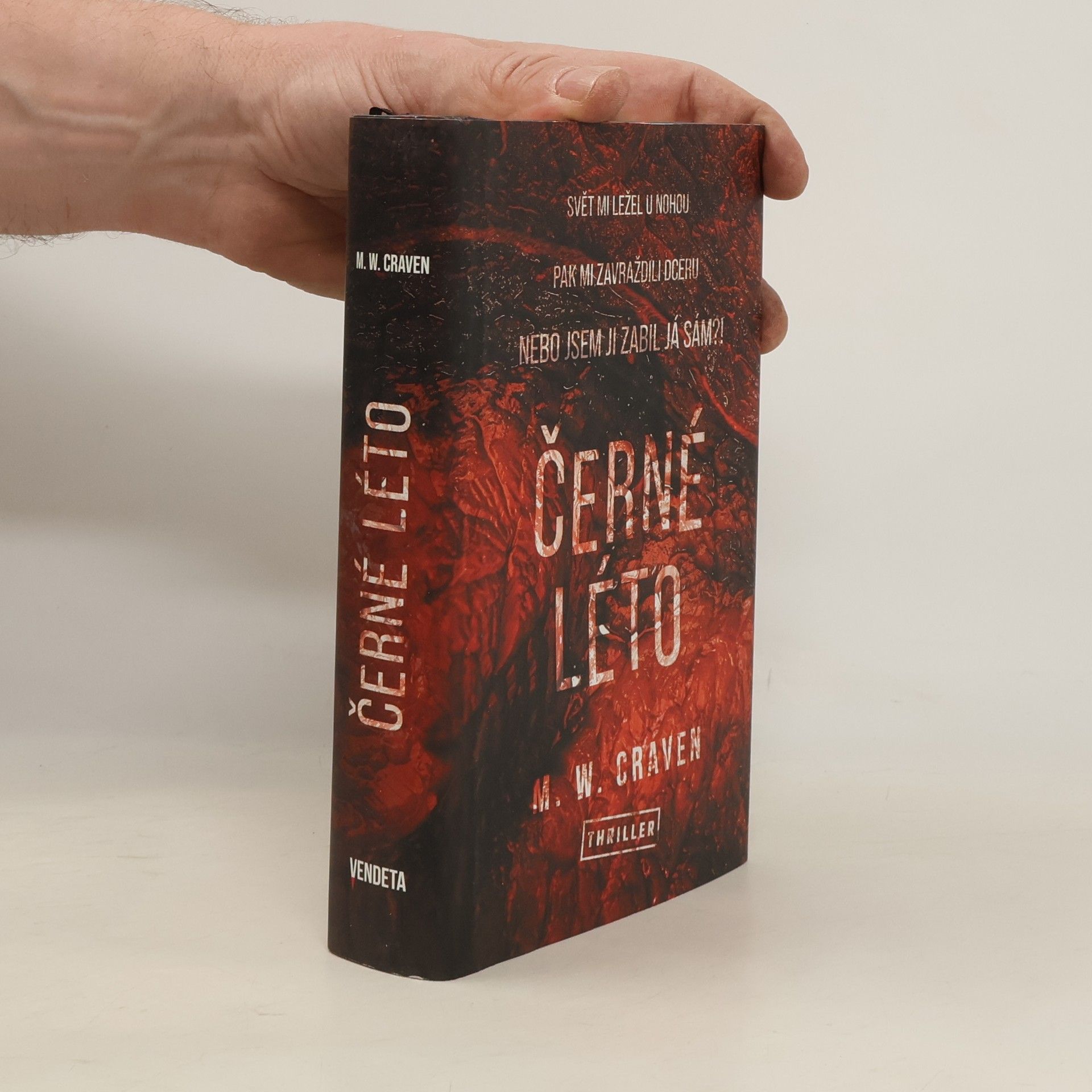 M.W. Craven Černé léto