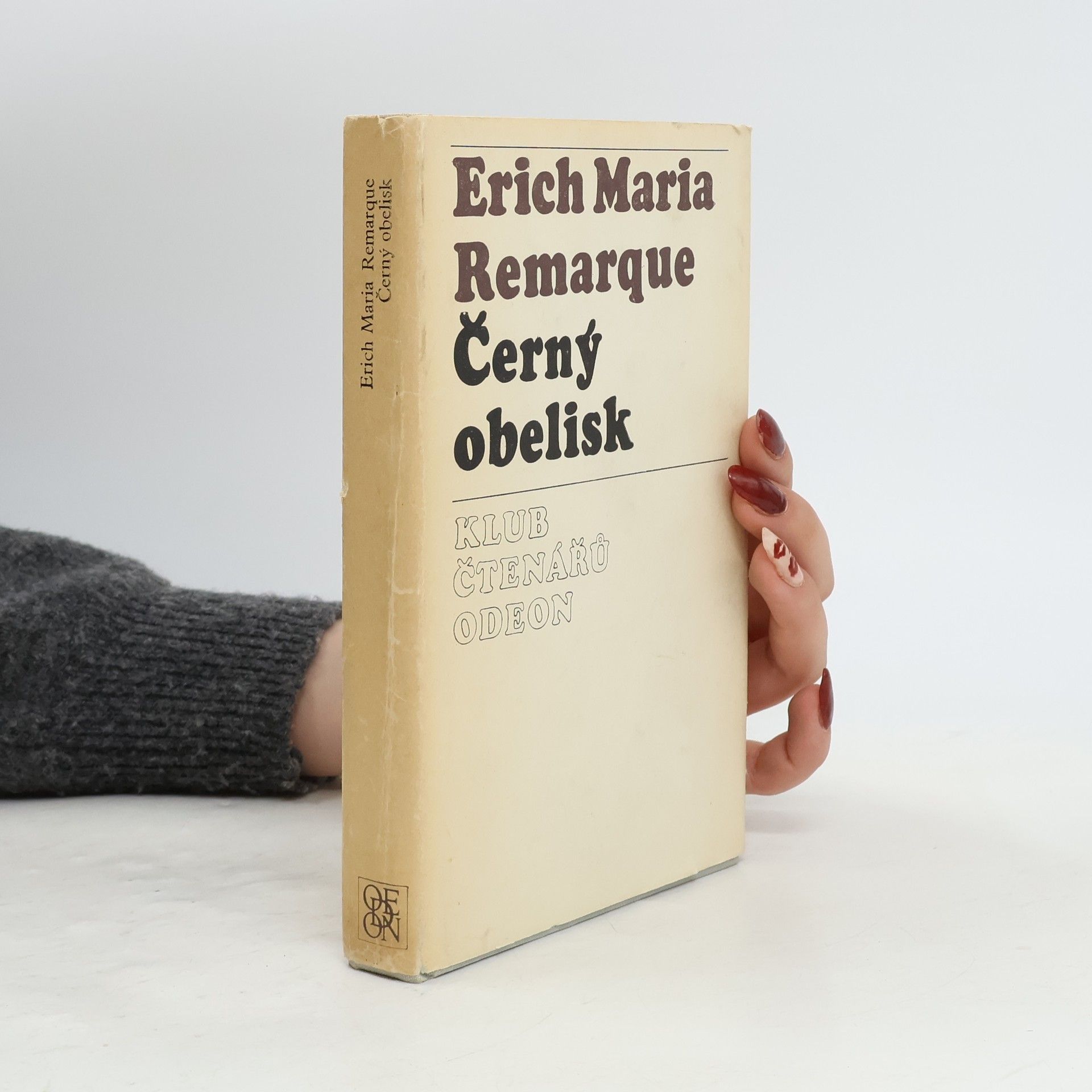 Erich Maria Remarque Černý obelisk