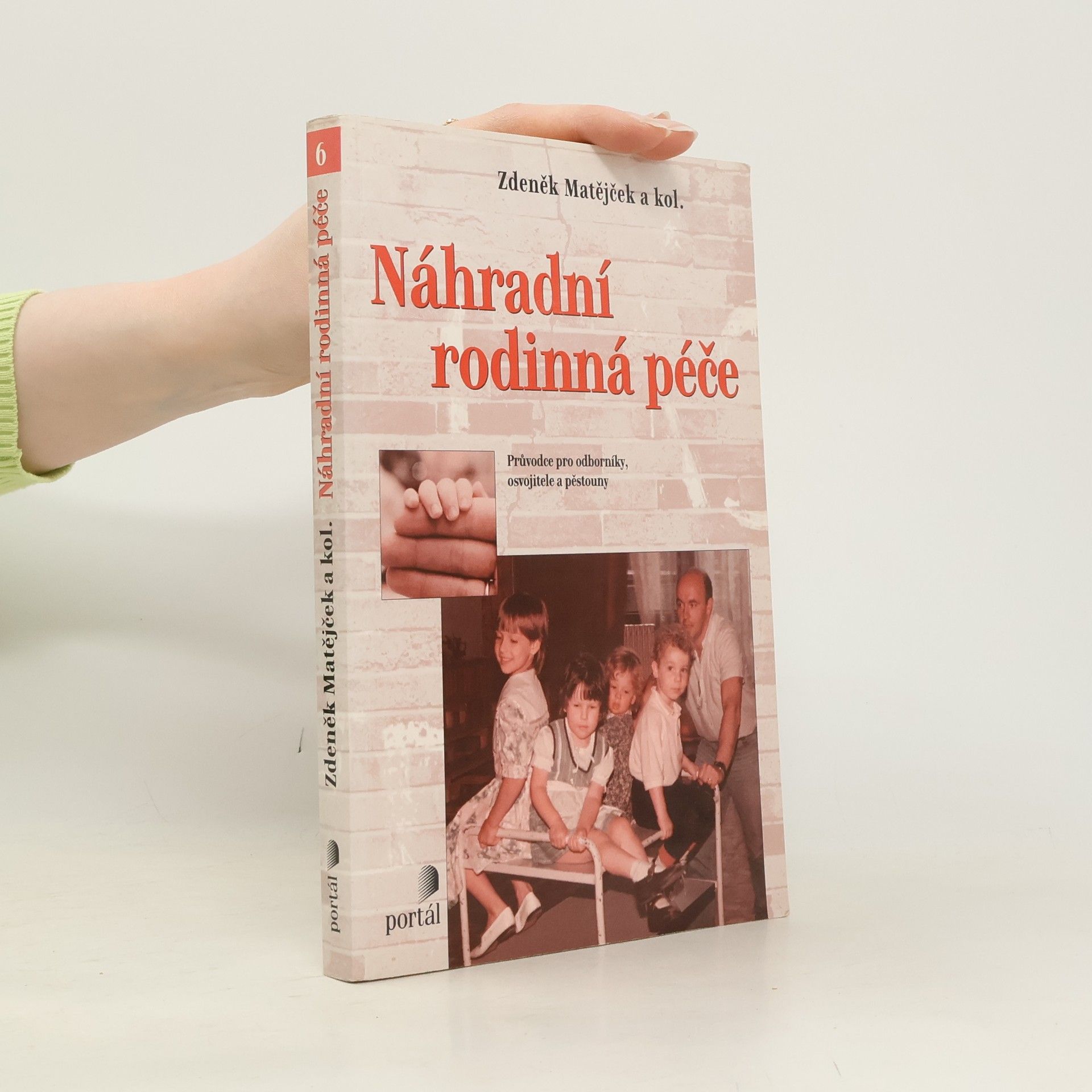 Náhradní rodinná péče