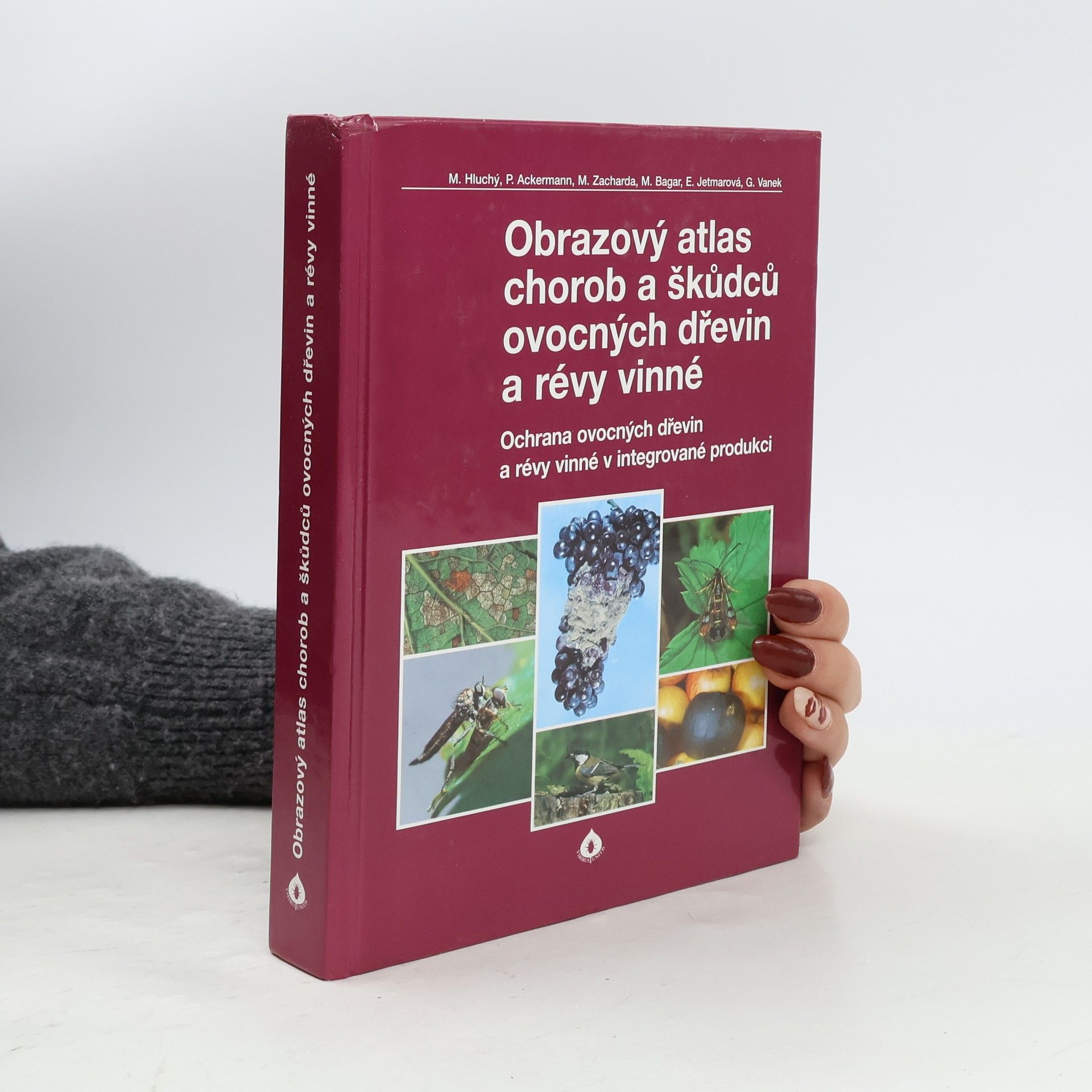 M. Hluchý Obrazový atlas chorob a škůdců ovocných dřevin a révy vinné