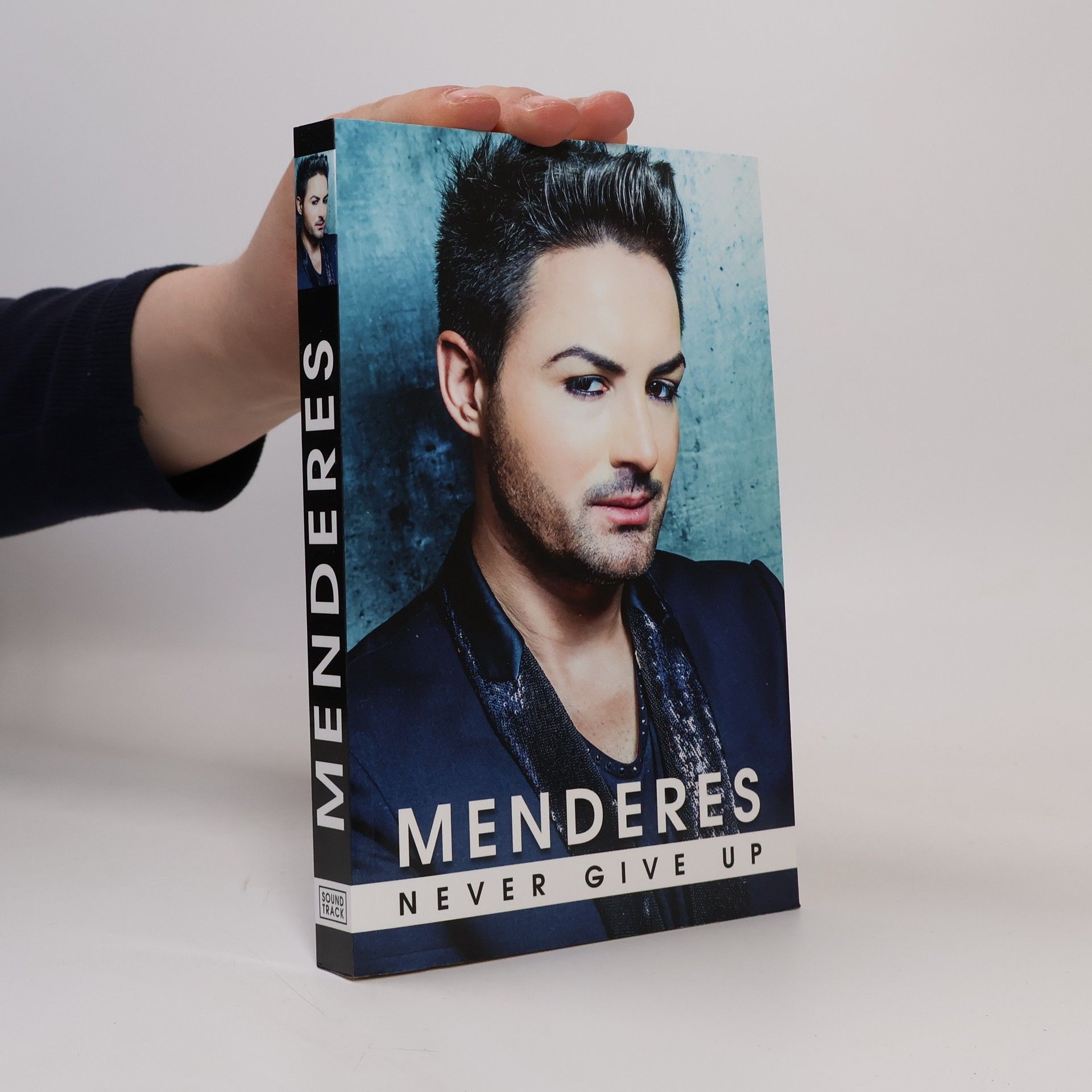 Various authors Menderes: Never Give Up