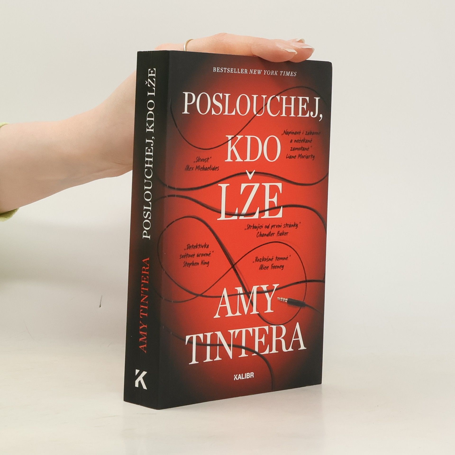 Amy Tintera Poslouchej, kdo lže