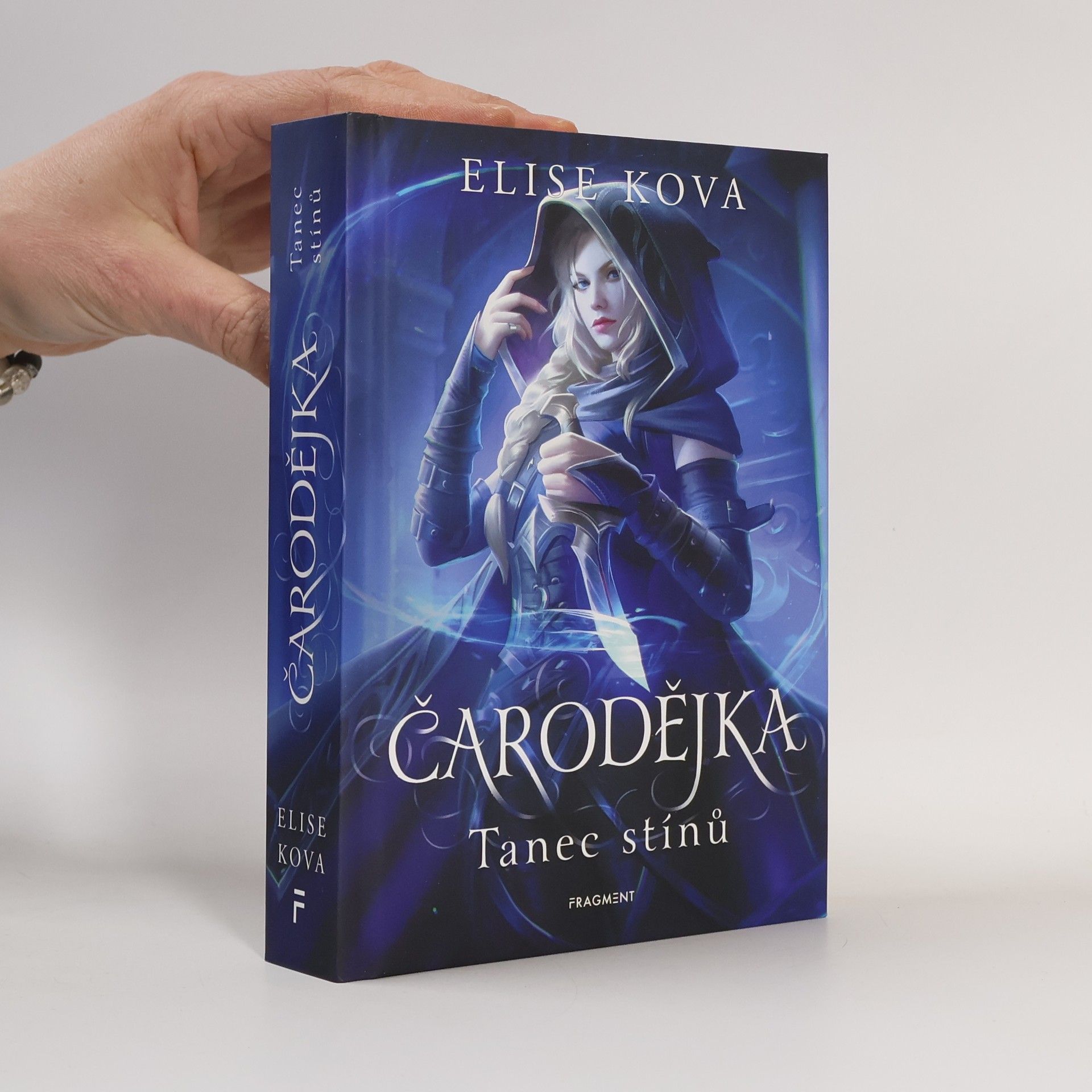 Elise Kova Čarodějka. Tanec stínů