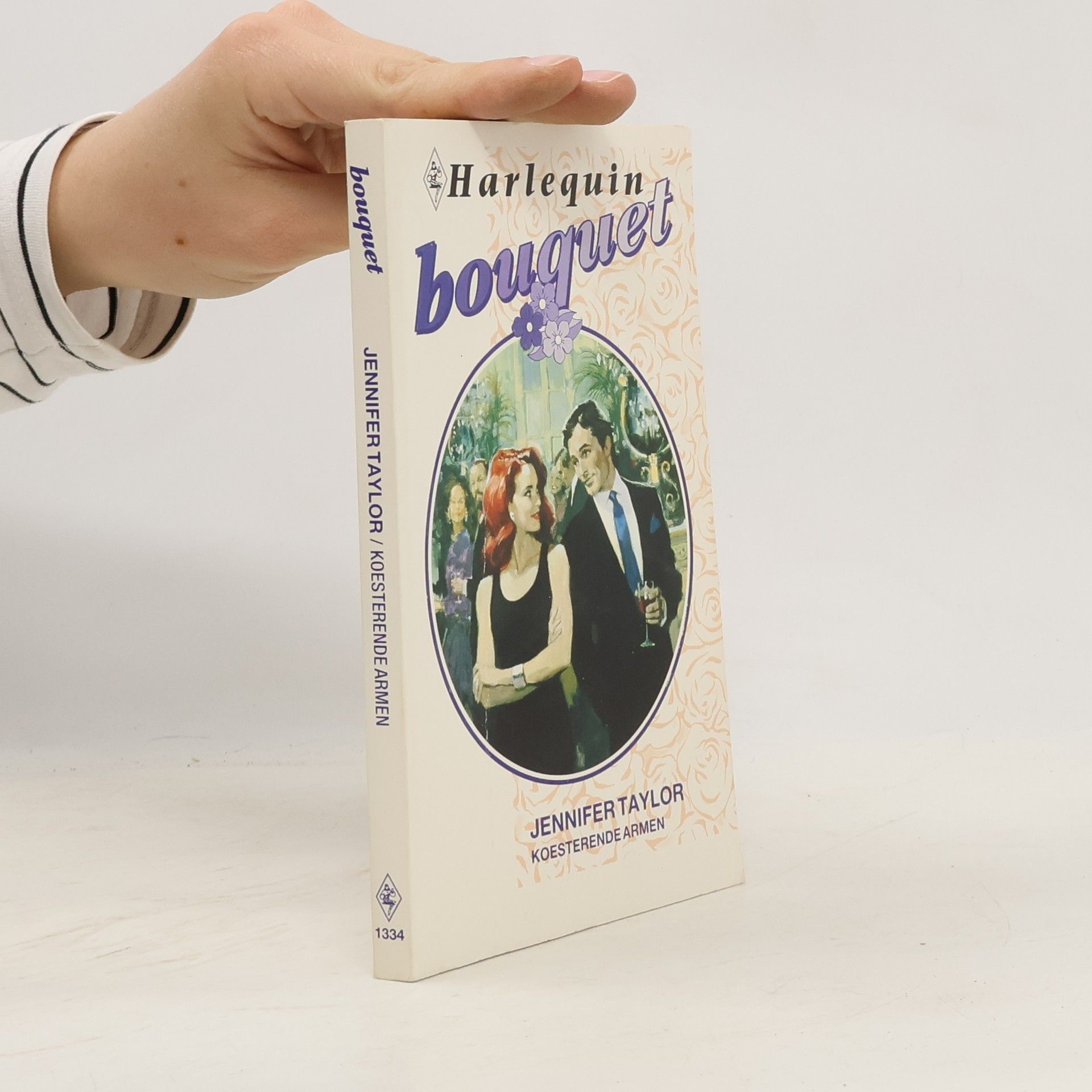 Jennifer Taylor Koesterende armen