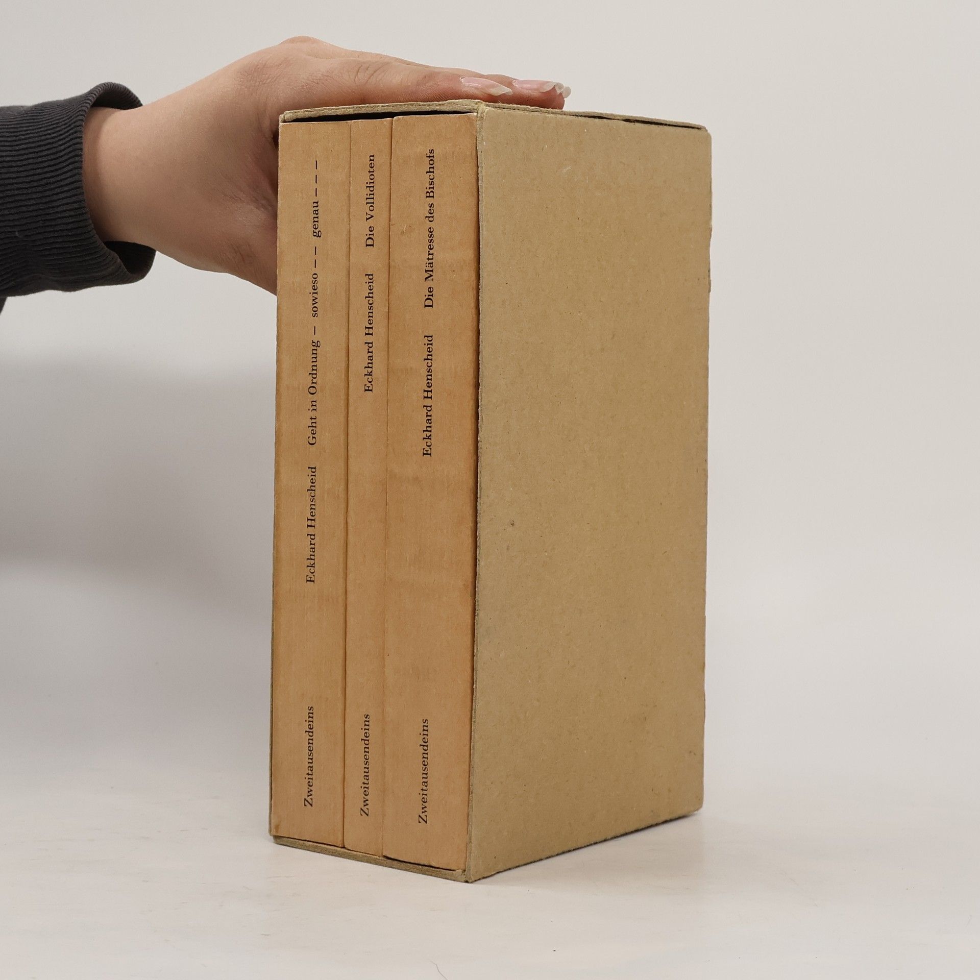 Eckhard Henscheid Die Mätresse des Bischofs. Die Vollidioten. Geht in Ordnung – sowieso – – genau – – –