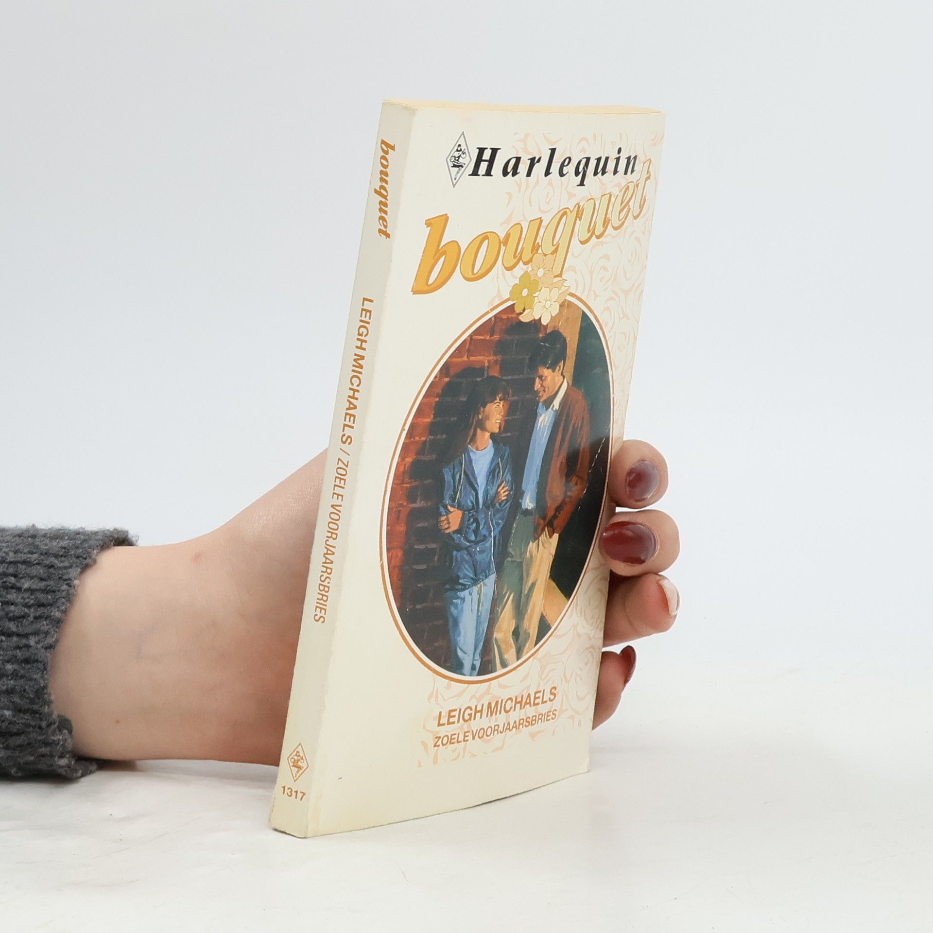 Leigh Michaels Bouquet - 1317: Zoele voorjaarsbries