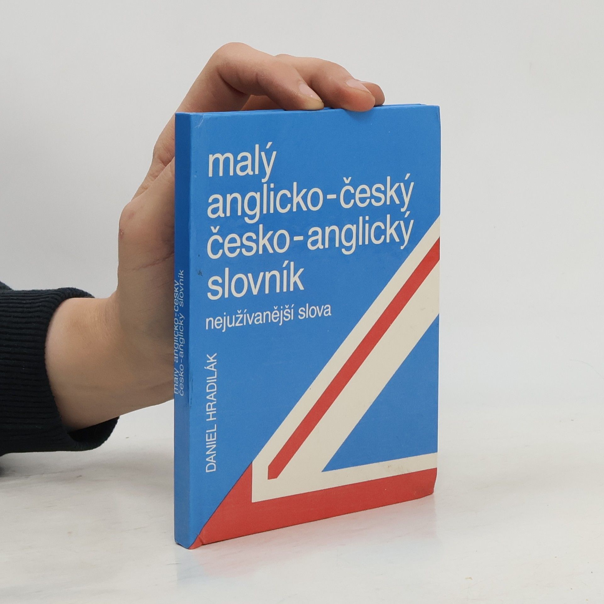 Daniel Hradilák Malý anglicko-český, česko-anglický slovník: Nejužívanější slova