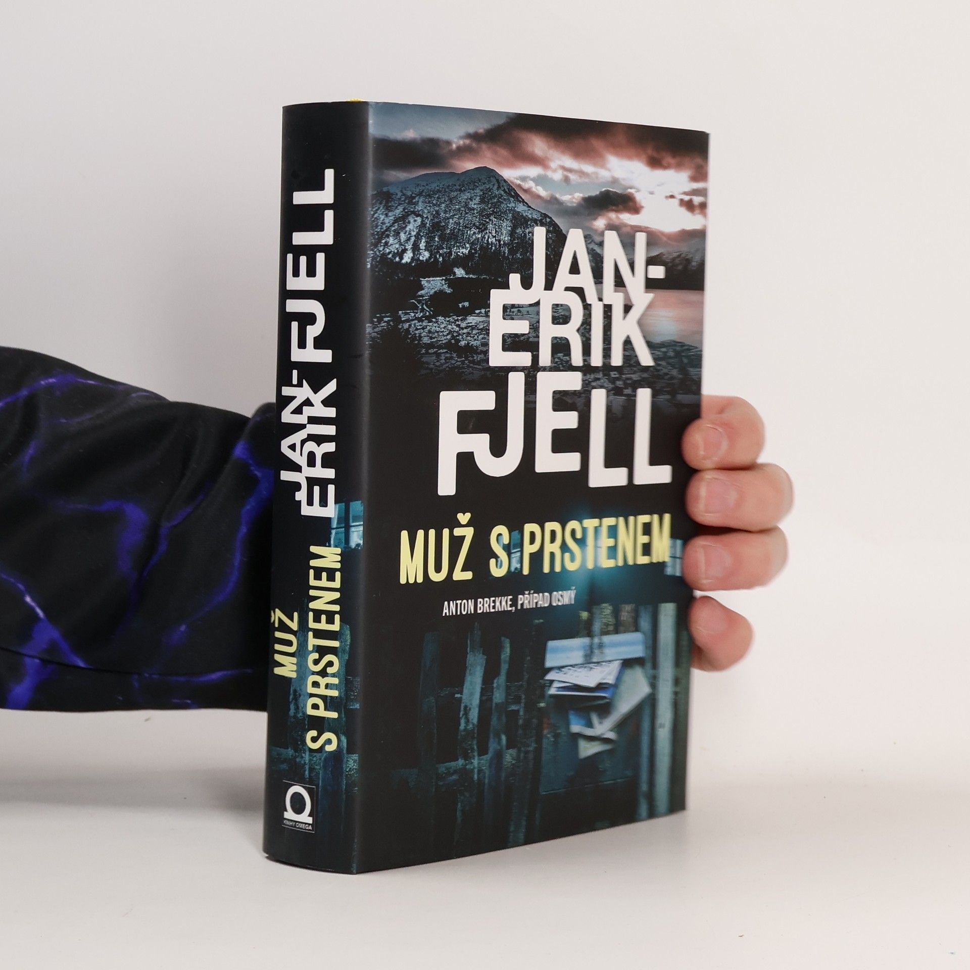 Anton Brekke - 8: Muž s prstenem