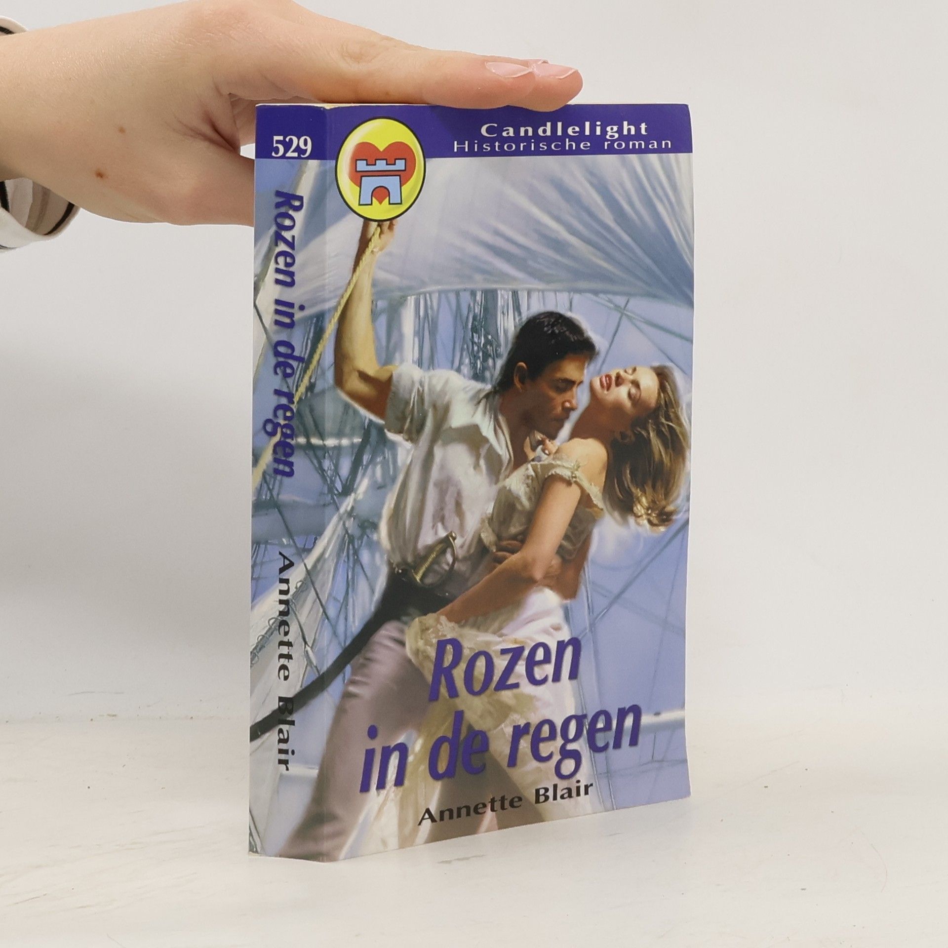 Annette Blair Rozen in de regen