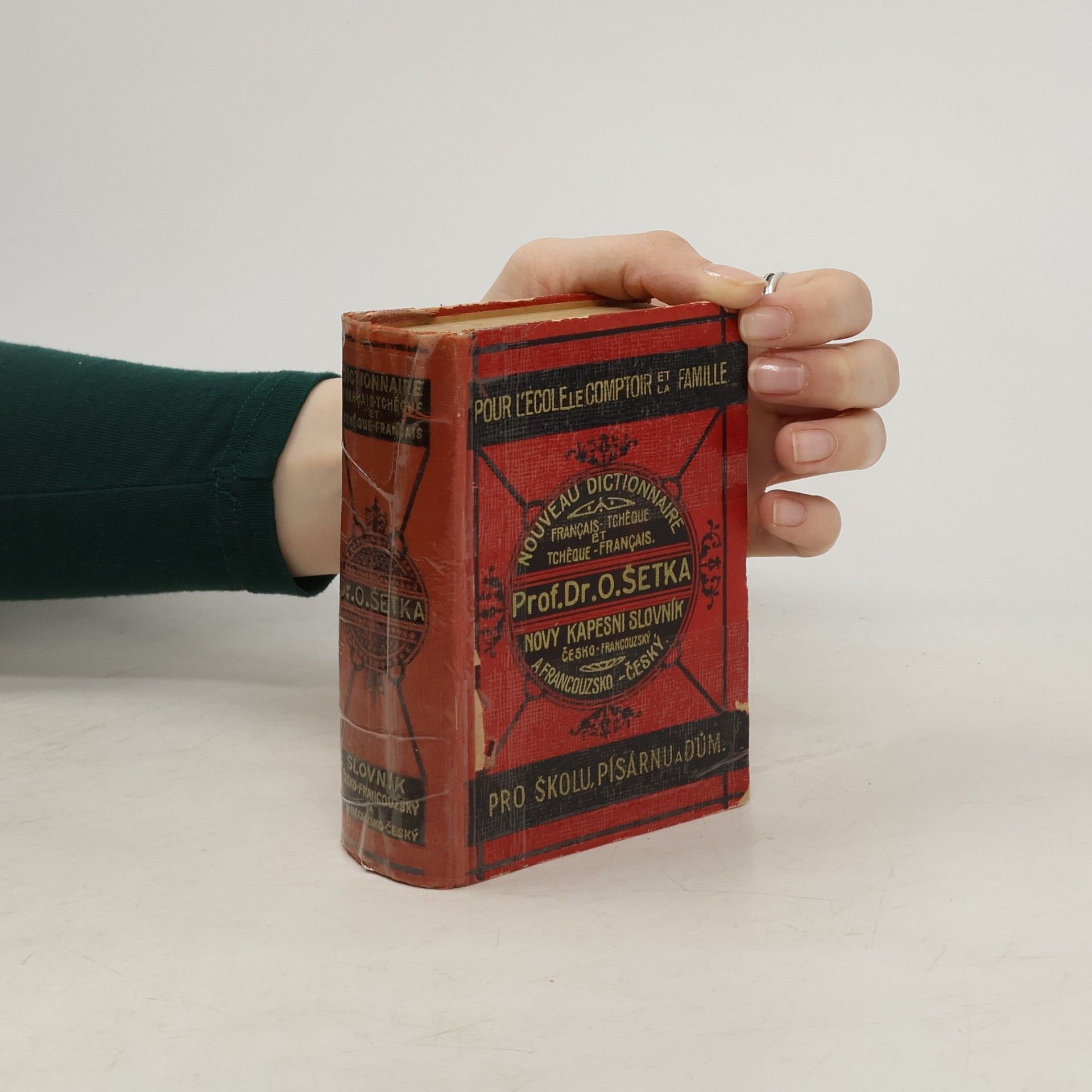 Otakar Šestka Nový Kapesní Slovník jazyka francouzského a českého s udanou výslovností. Nouveau Dictionnaire de langues Francaise et Tcheque indiquant la prononciation