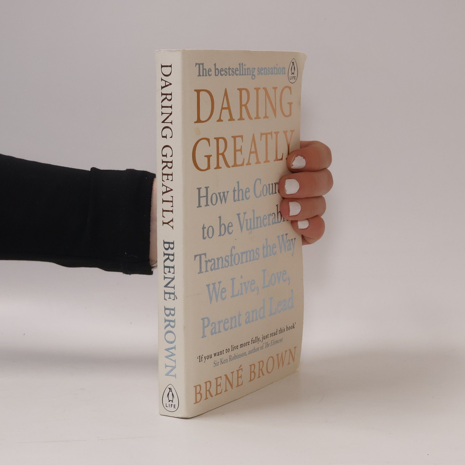 Brené Brown Daring greatly : how the courage to be vulnerable transforms the way we live, love, parent and lead