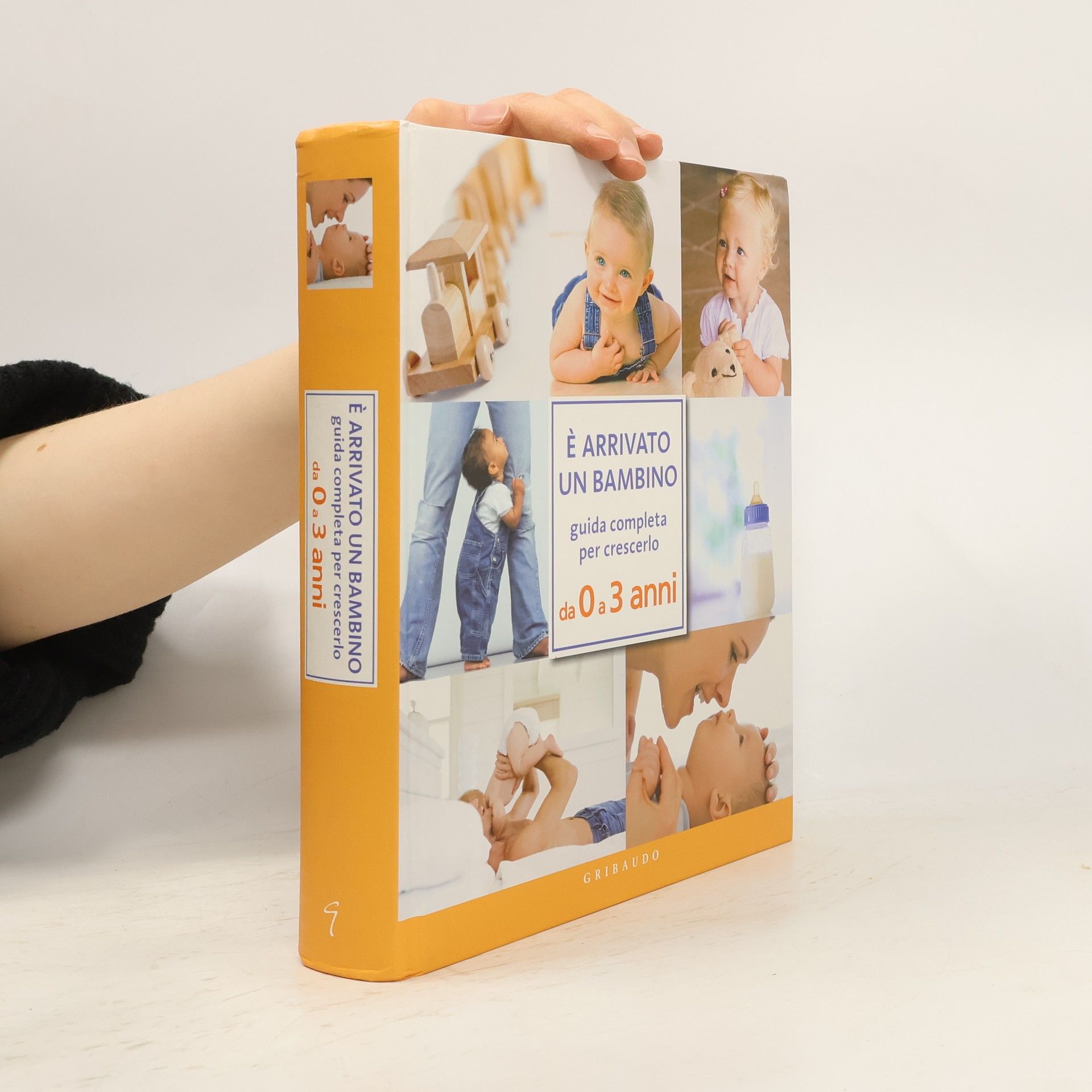 Autorenkollektiv È arrivato un bambino. Guida completa per crescerlo da 0 a 3 anni