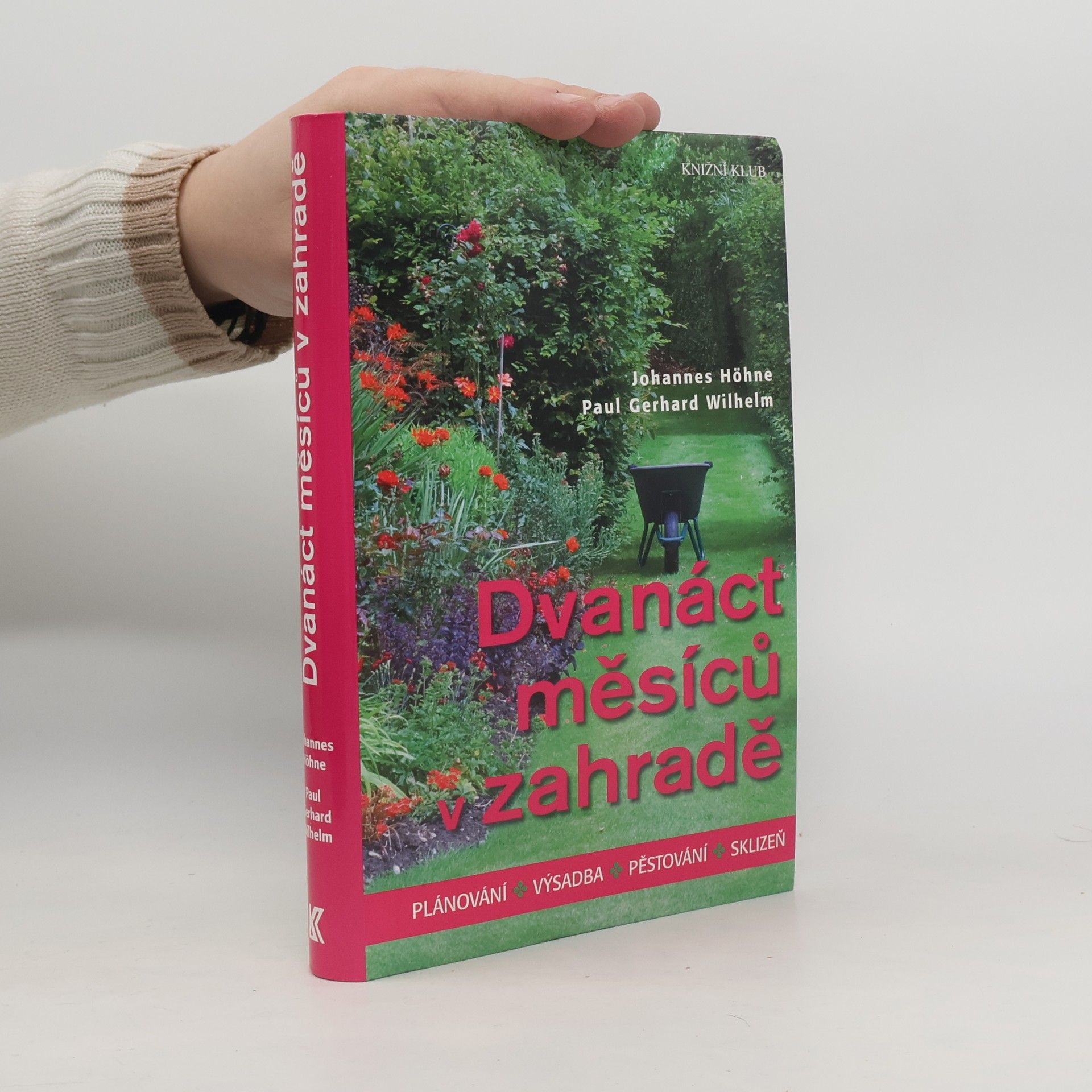 Johannes Höhne Dvanáct měsíců v zahradě : plánování, výsadba, pěstování, sklizeň