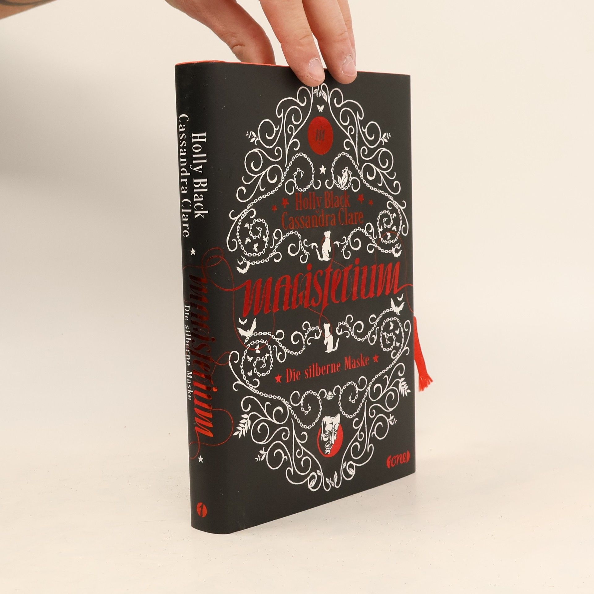 Magisterium 4. The silver mask