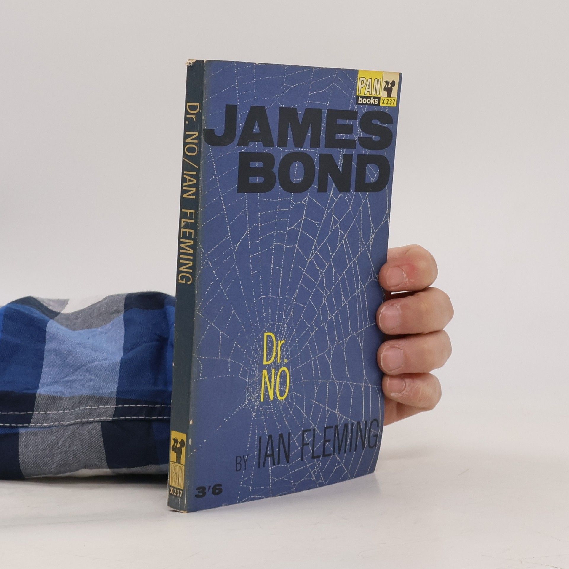 Ian Fleming James Bond. Dr. No