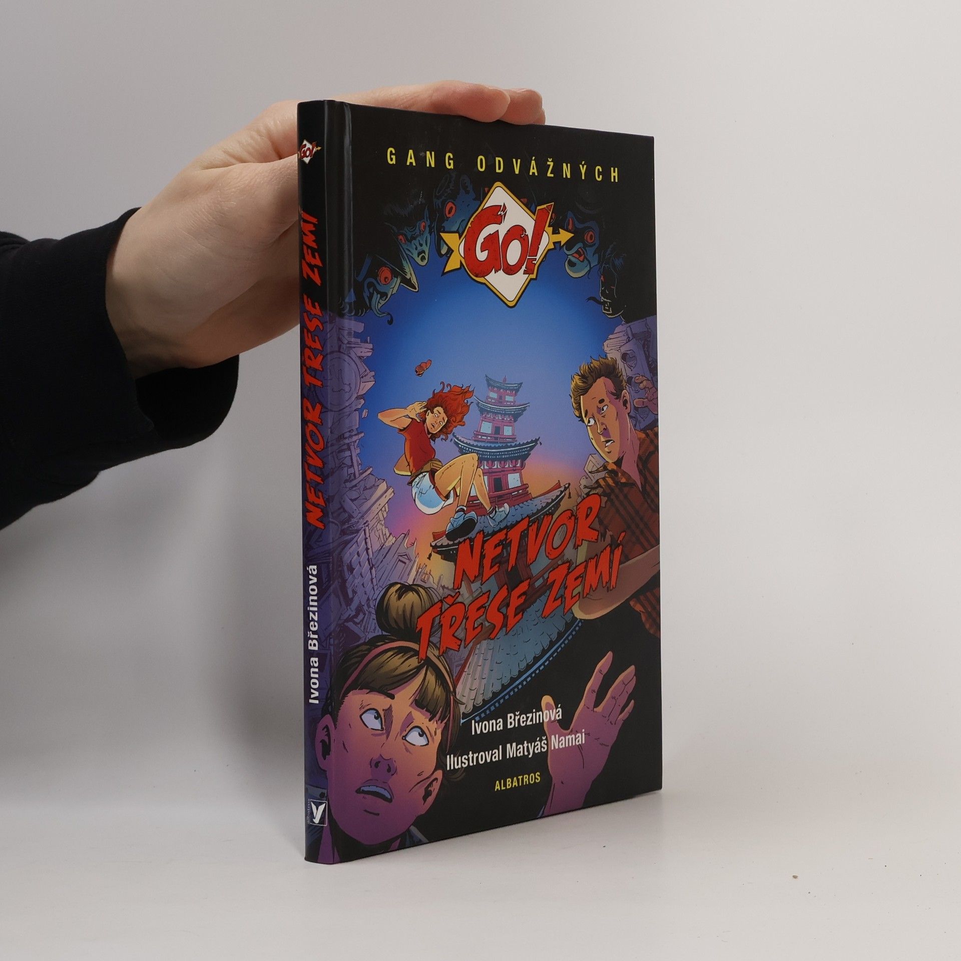 Ivona Březinová Netvor třese zemí