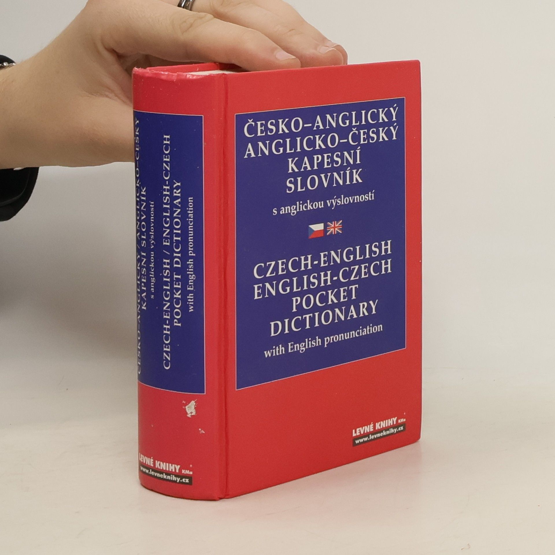 Věra Hegerová Česko-anglický, anglicko-český kapesní slovník s anglickou výslovností