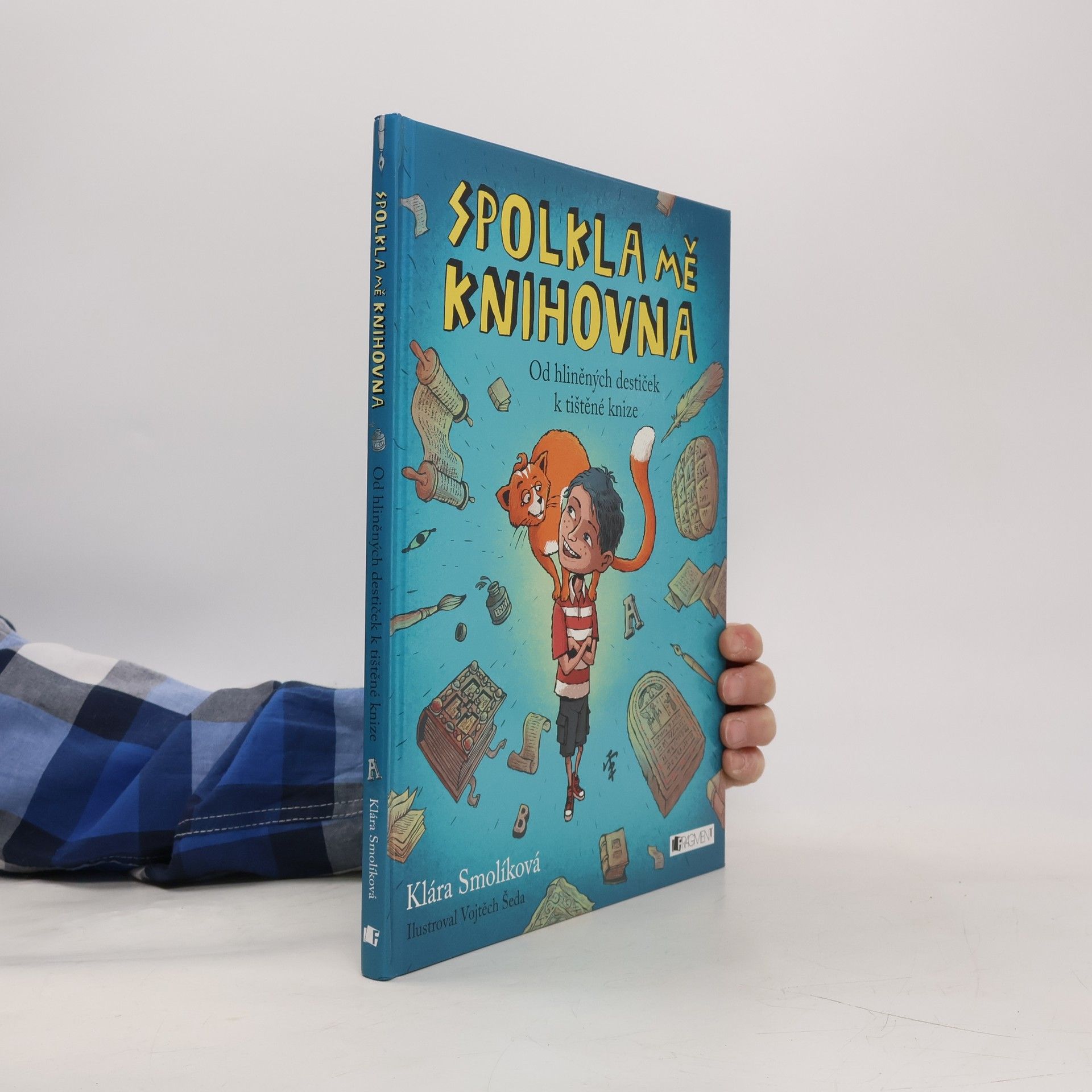 Klára Smolíková Spolkla mě knihovna. Od hliněných destiček k tištěné knize