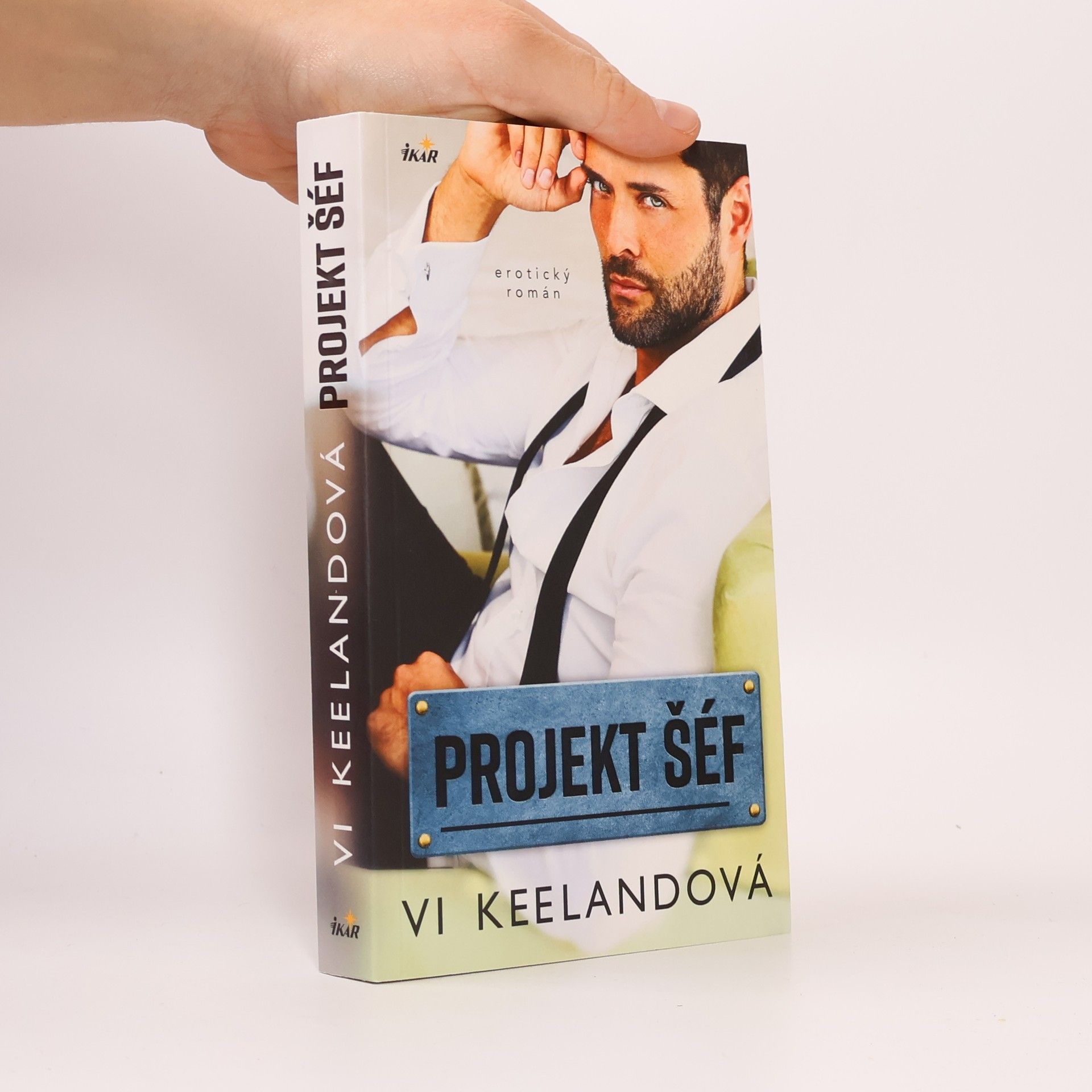 Vi Keeland Projekt šéf