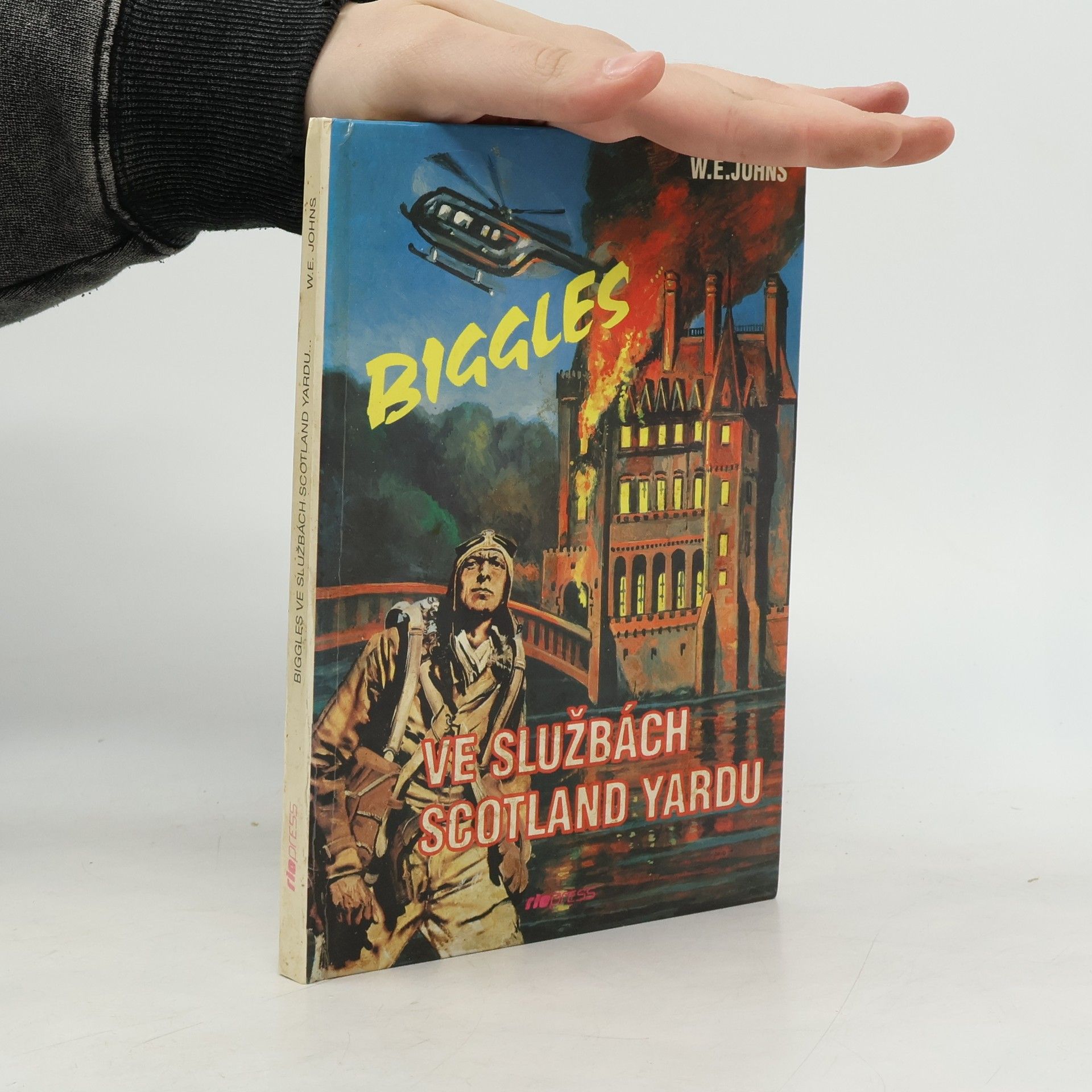 W. E. Johns Ve službách Scotland Yardu