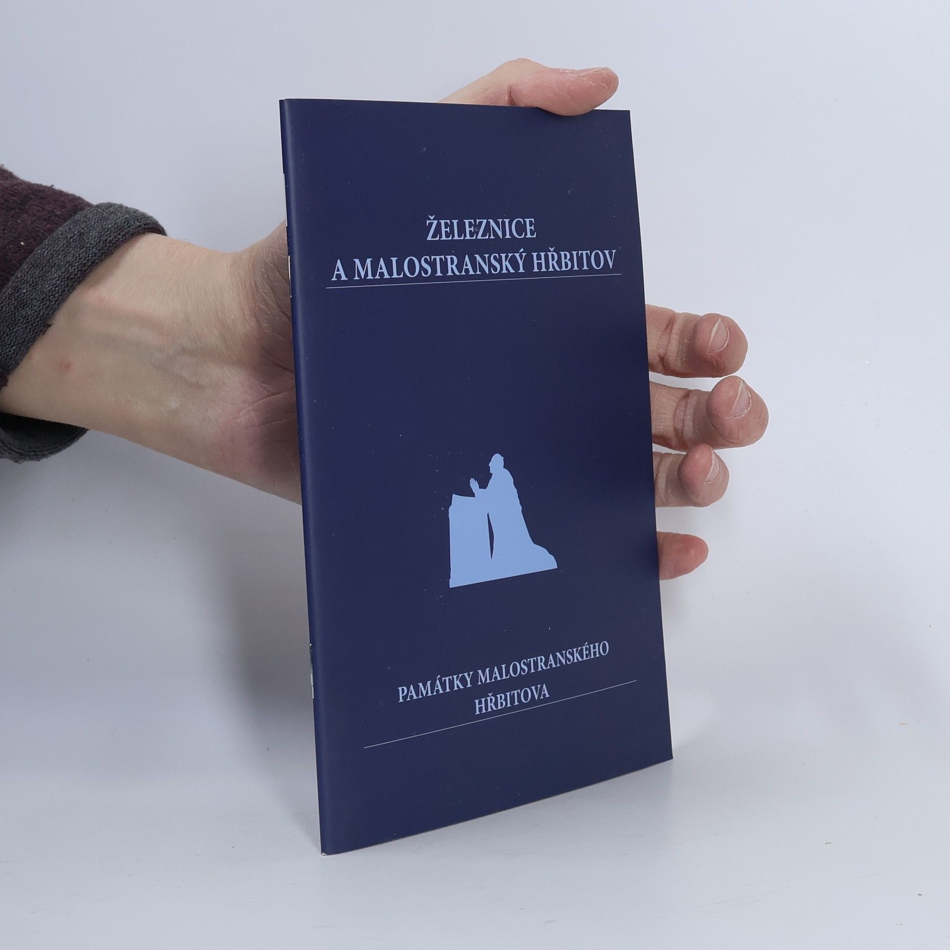 Železnice a Malostranský hřbitov