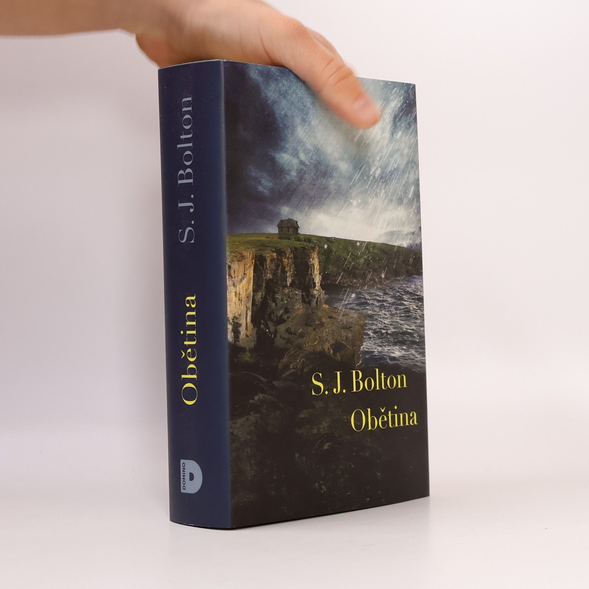 S. J. Bolton Obětina