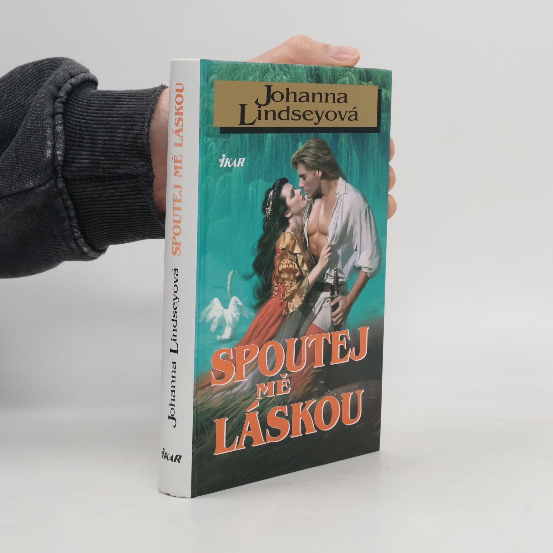 Johanna Lindsey Spoutej mě láskou
