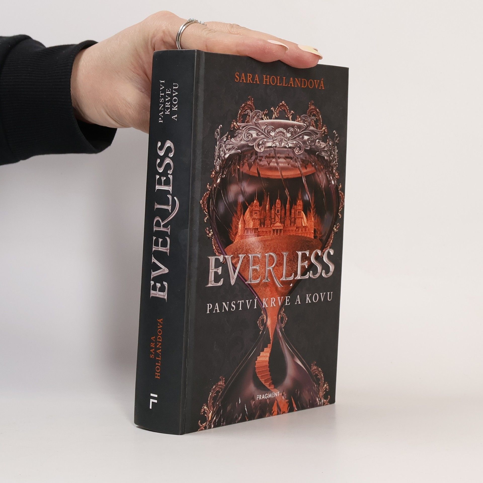 Sara Holland Everless: Panství krve a kovu