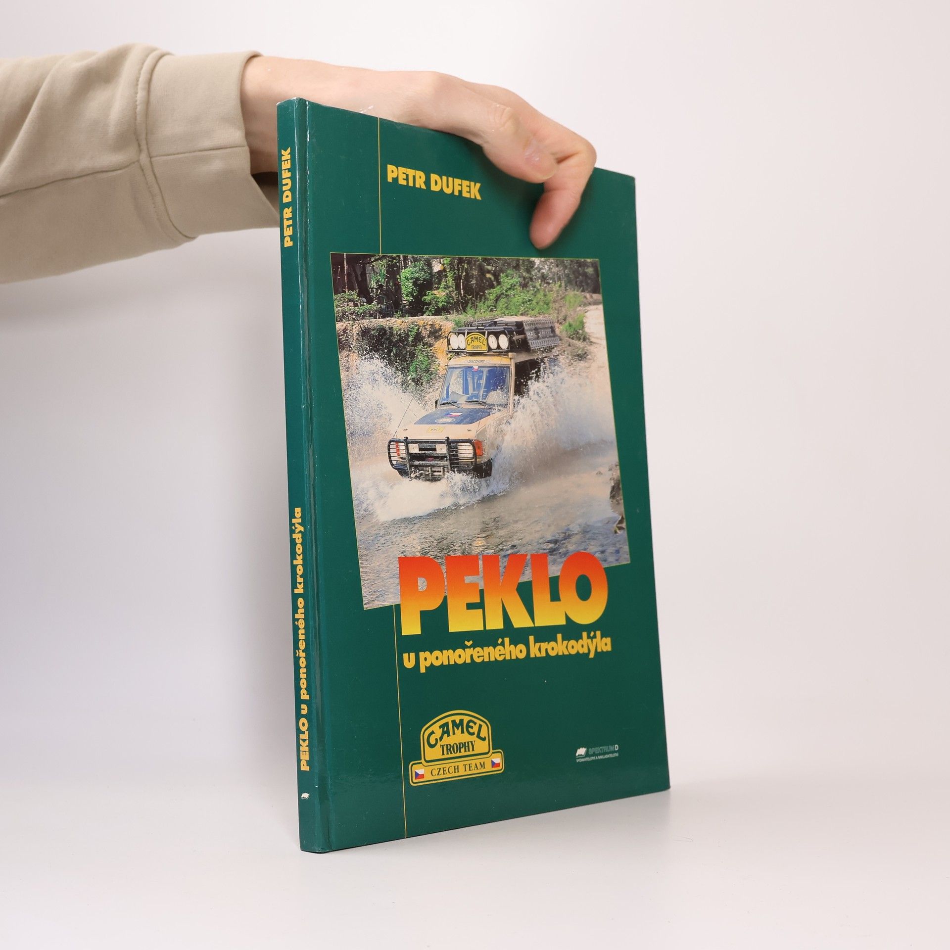 Petr Dufek Peklo u ponořeného krokodýla