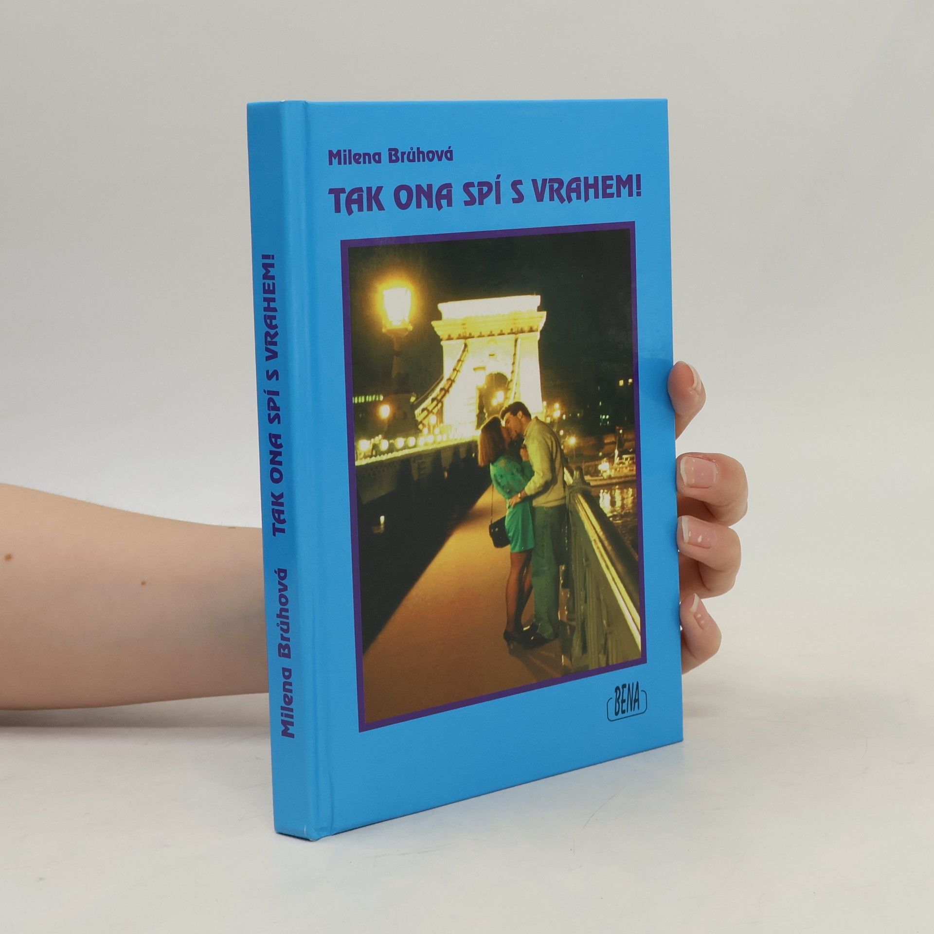 Tak ona spí s vrahem! : psychologická detektivka