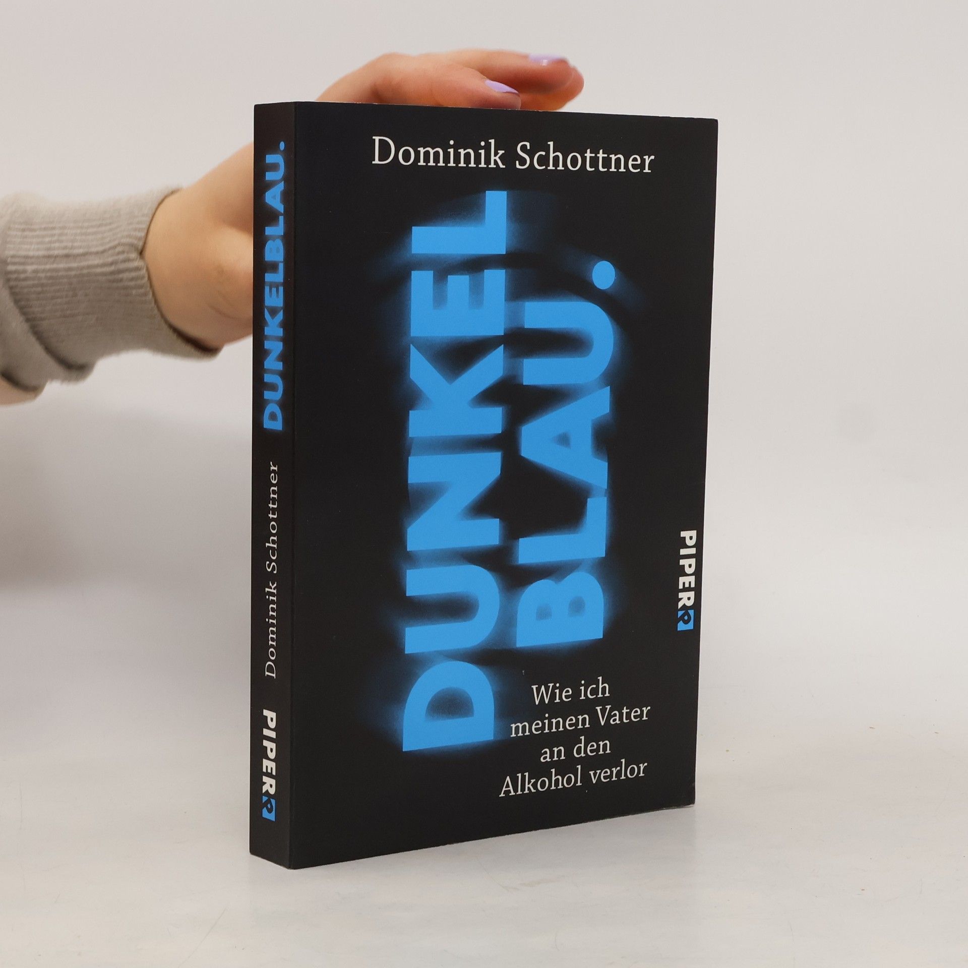 Dominik Schottner Dunkelblau