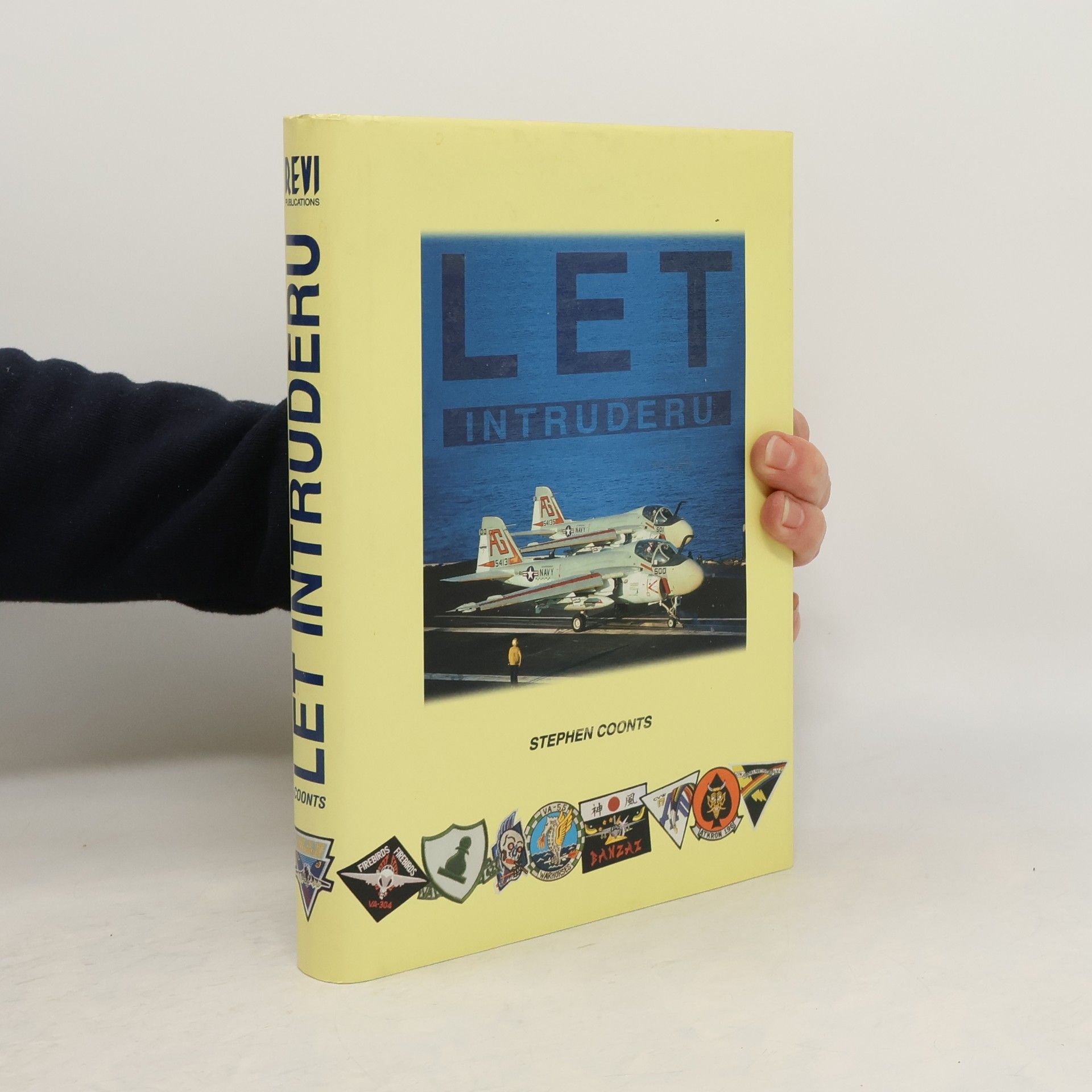 Stephen Coonts Let Intruderu