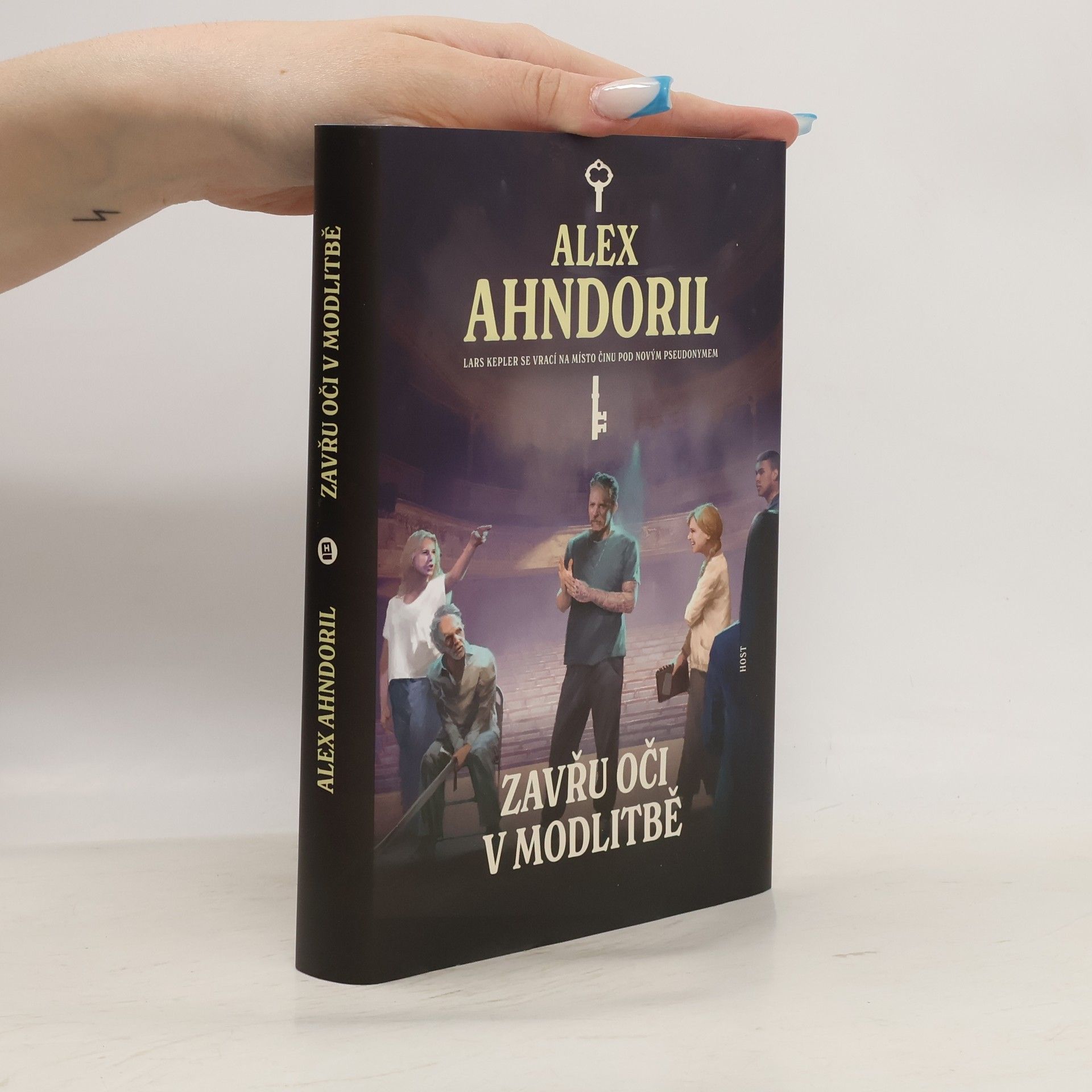 Lars Kepler Zavřu oči v modlitbě