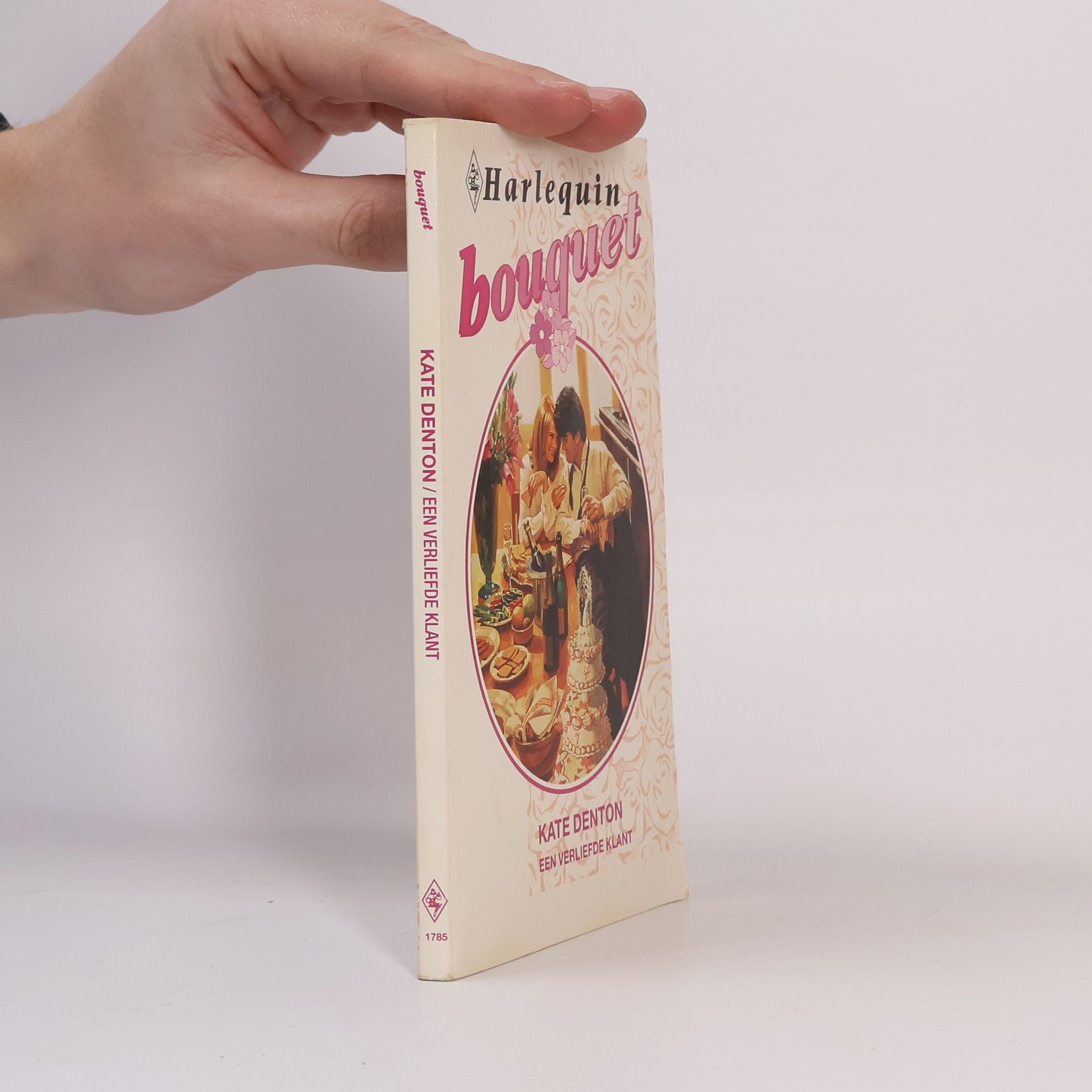 Kate Denton Harlequin bouquet - 1785: Een verliefde klant