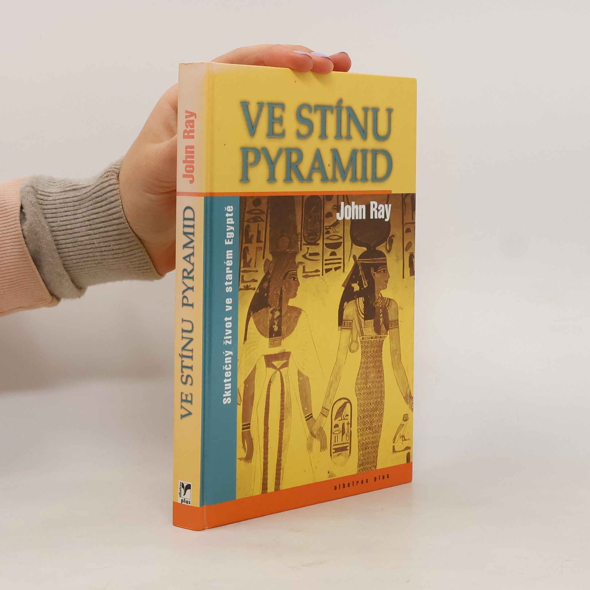 J. D. Ray Ve stínu pyramid: Skutečný život ve starém Egyptě