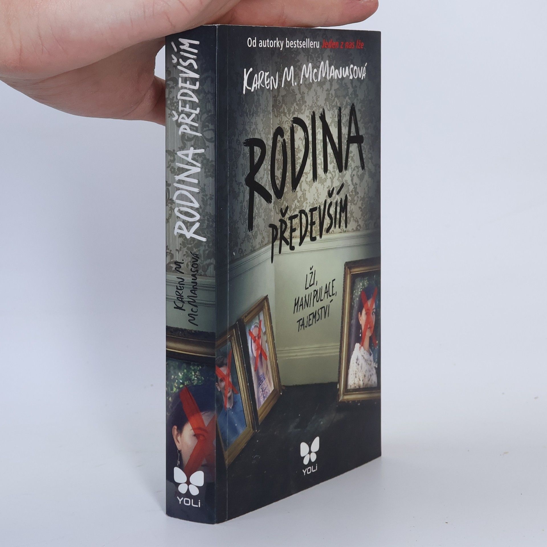 Karen M. McManus Rodina především