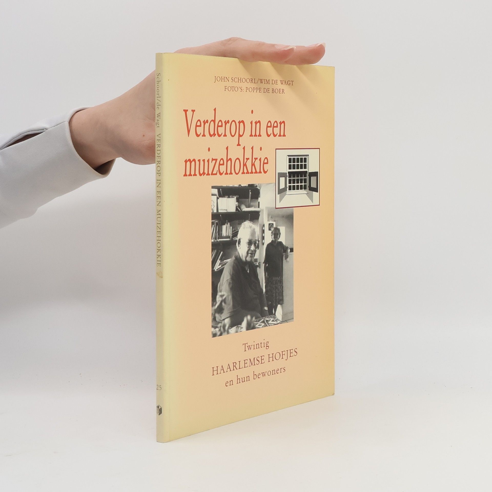 Various authors Verderop in een muizehokkie. Twintig Haarlemse hofjes en hun bewoners