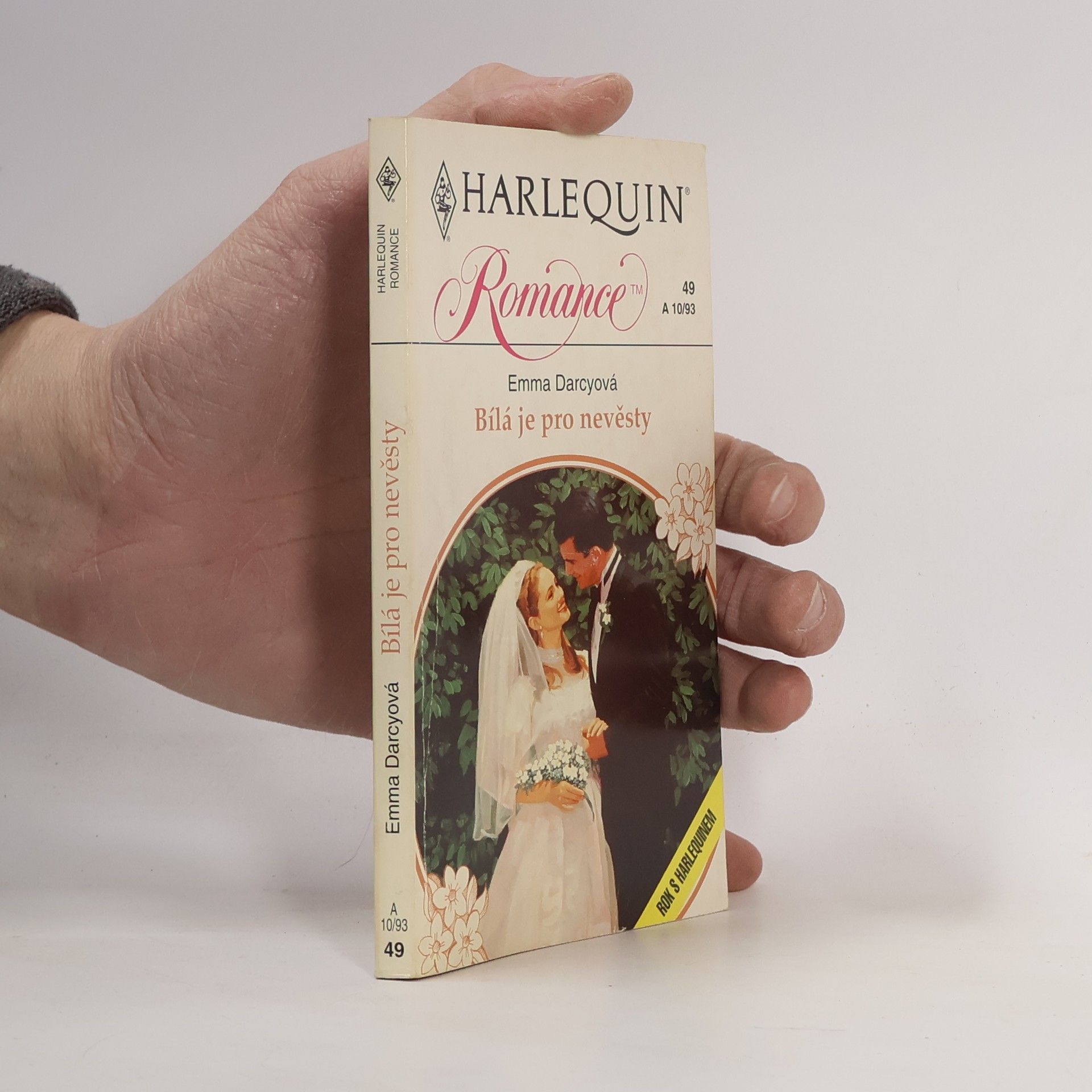 Emma Darcy Bílá je pro nevěsty