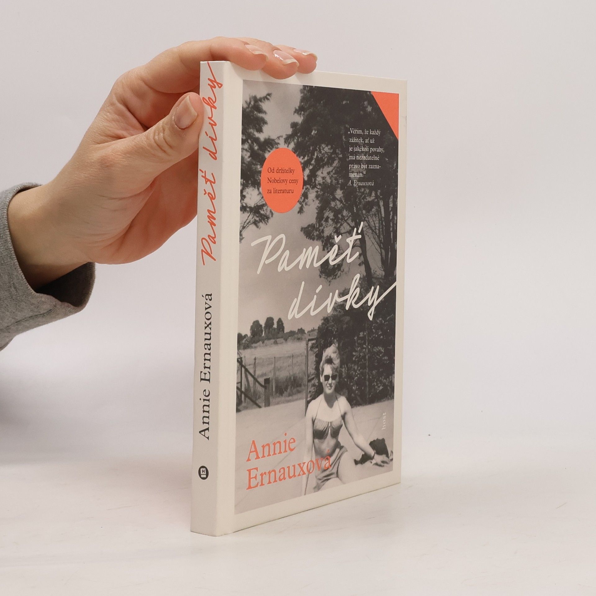 Annie Ernaux Paměť dívky