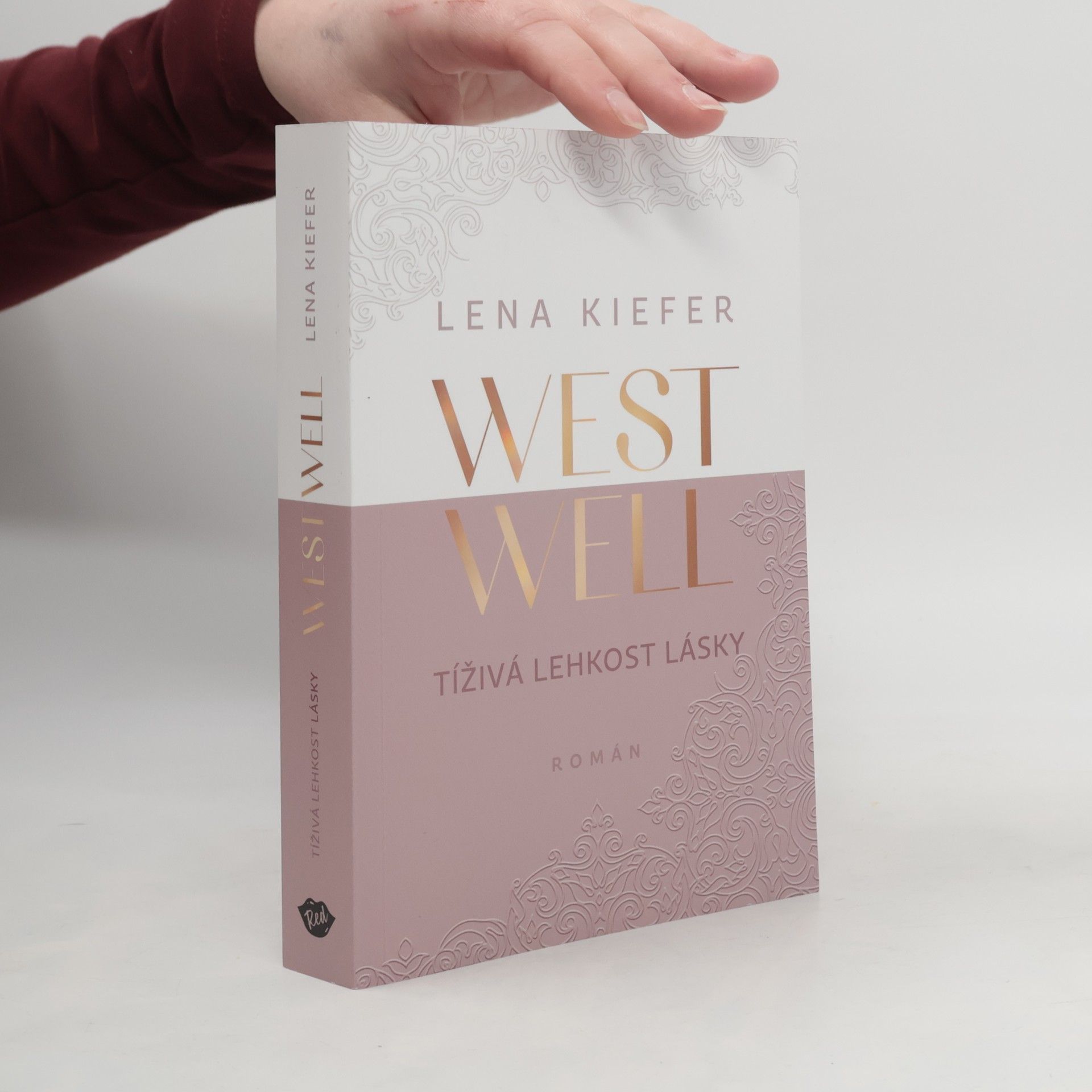 Lena Kiefer Westwell. Tíživá lehkost lásky