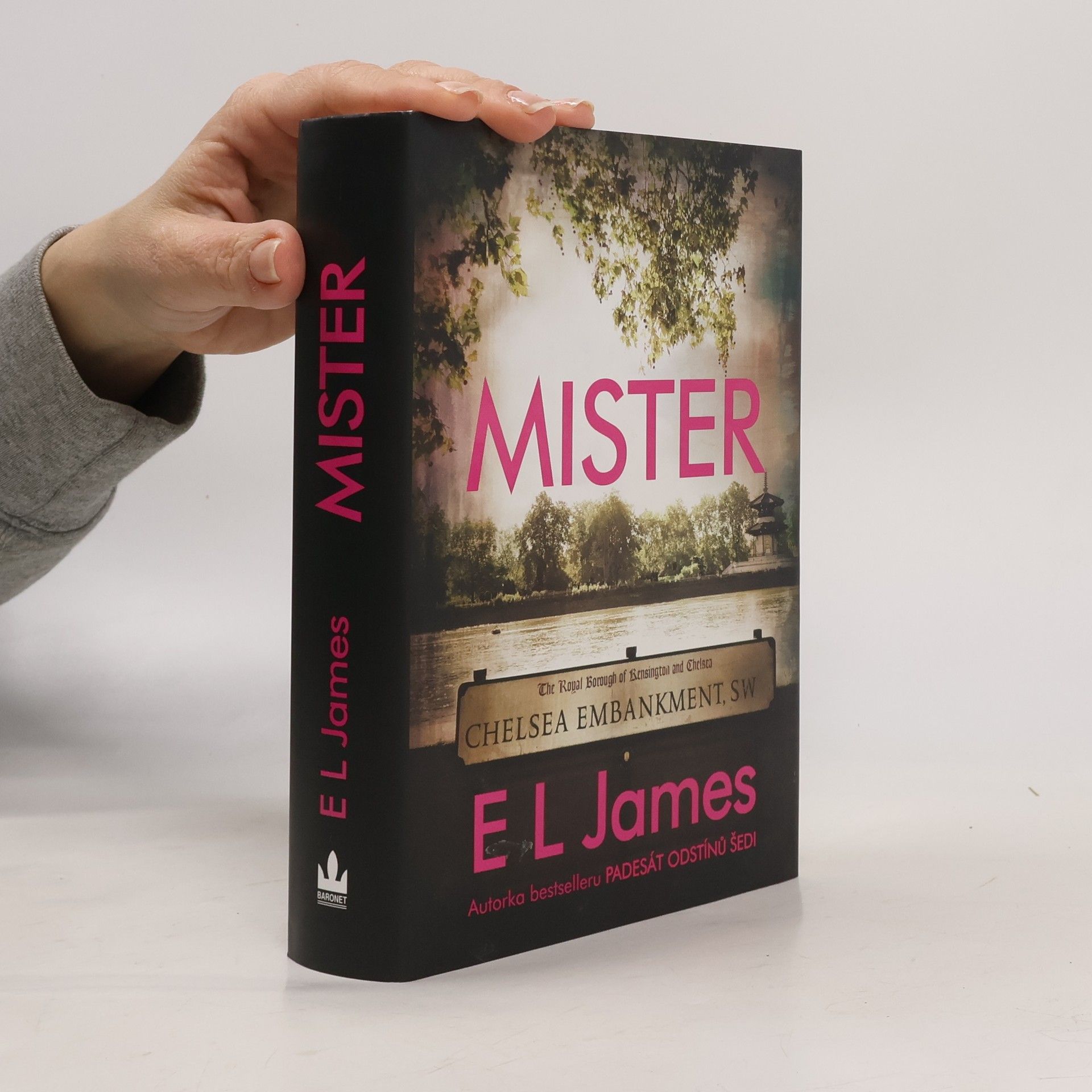 E L James Mister