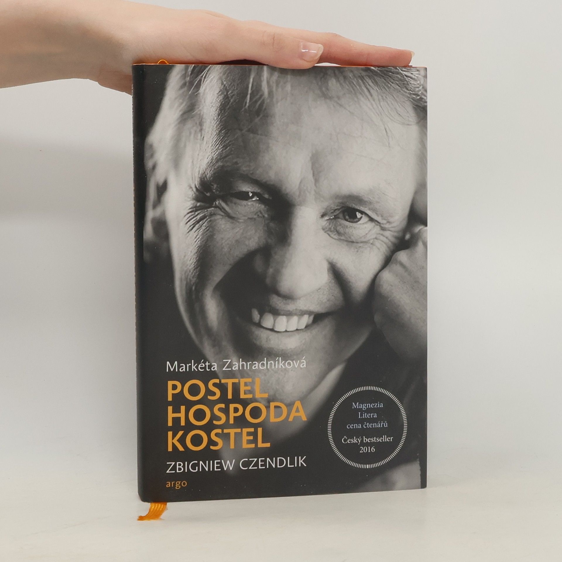 Postel, hospoda, kostel