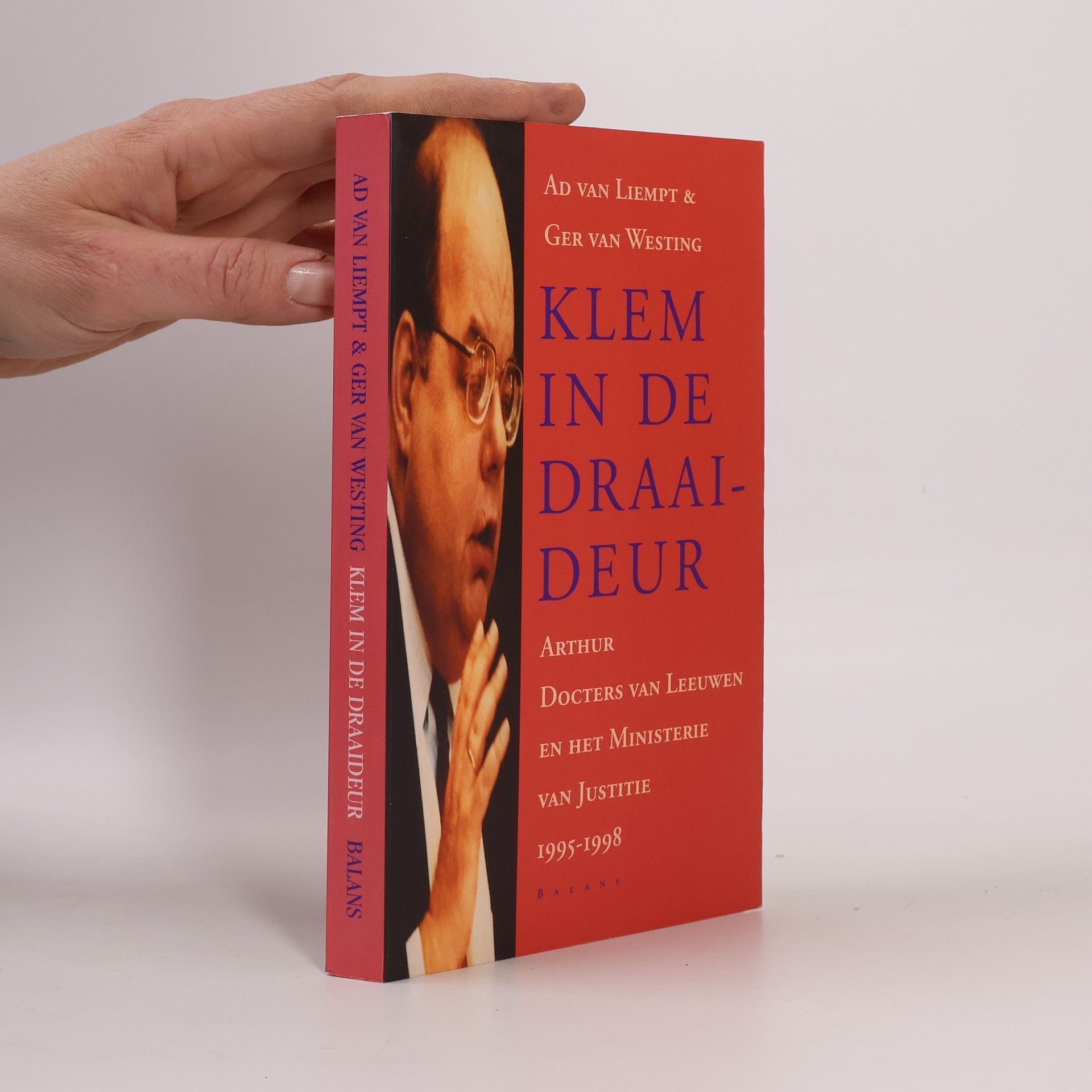 Ad van Liempt Klem in de draaideur