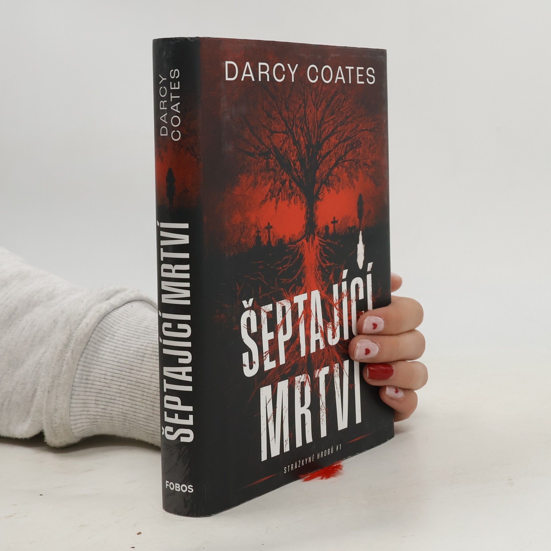 Darcy Coates Šeptající mrtví